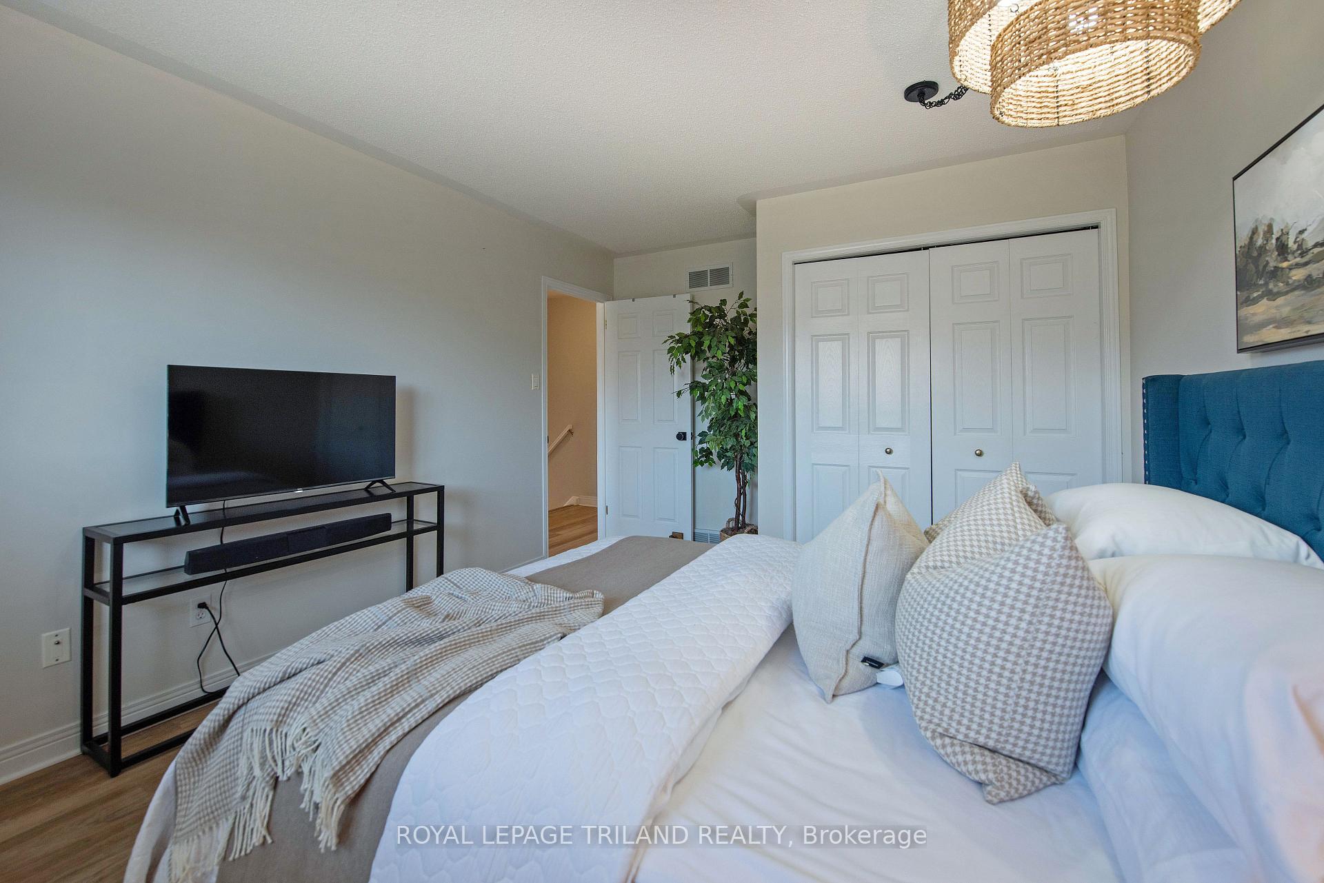 Photo 22 of 78 Birchcrest Drive, Middlesex Centre, Kilworth — HOMEH
