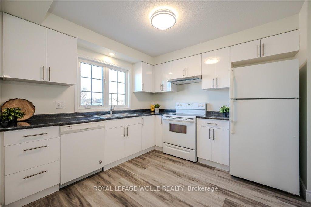 Photo 15 of 147 Highland Crescent, Kitchener — HOMEH