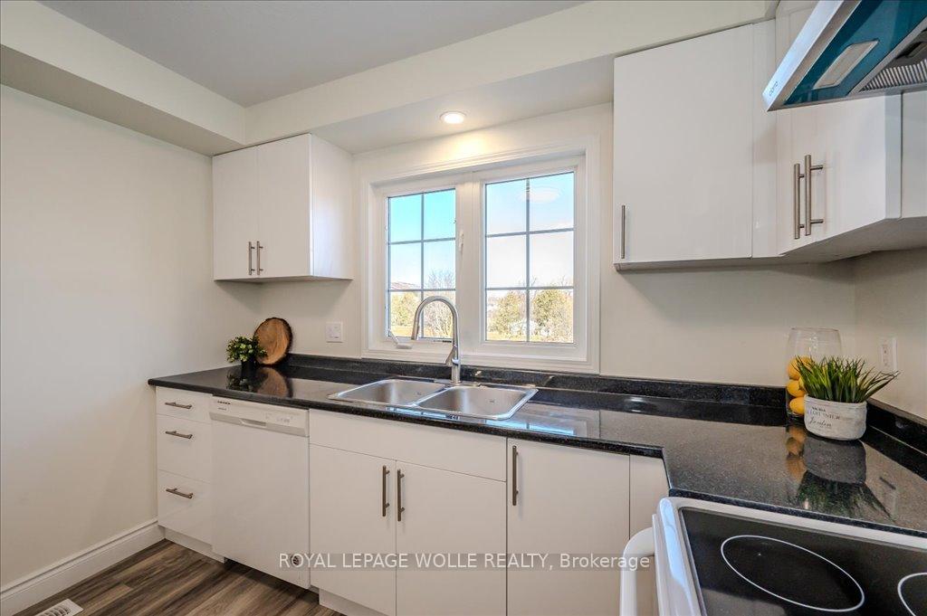 Photo 17 of 147 Highland Crescent, Kitchener — HOMEH