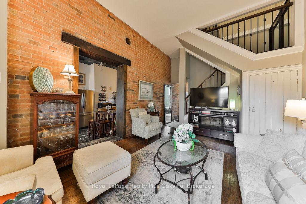 Photo 2 of 14 Hatt Street, Hamilton, Dundas — HOMEH