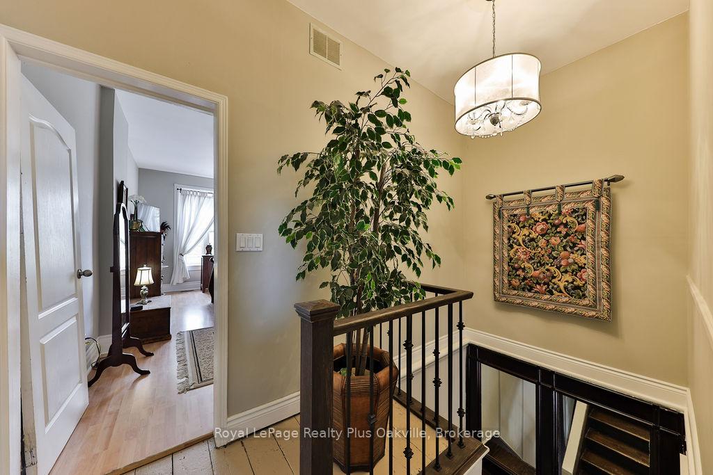 Photo 17 of 14 Hatt Street, Hamilton, Dundas — HOMEH