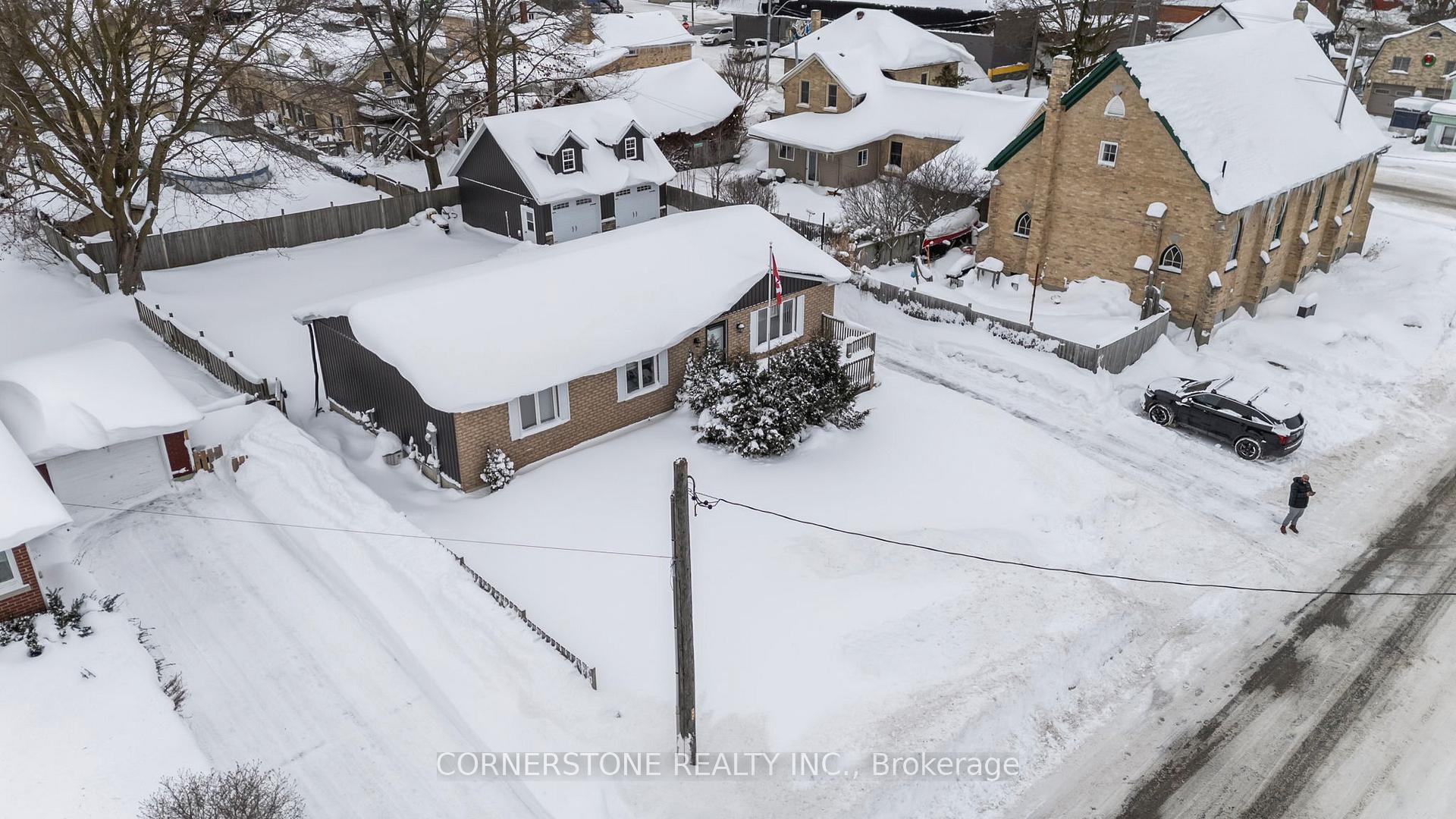 Photo 8 of 122 Queen Street S, Minto — HOMEH