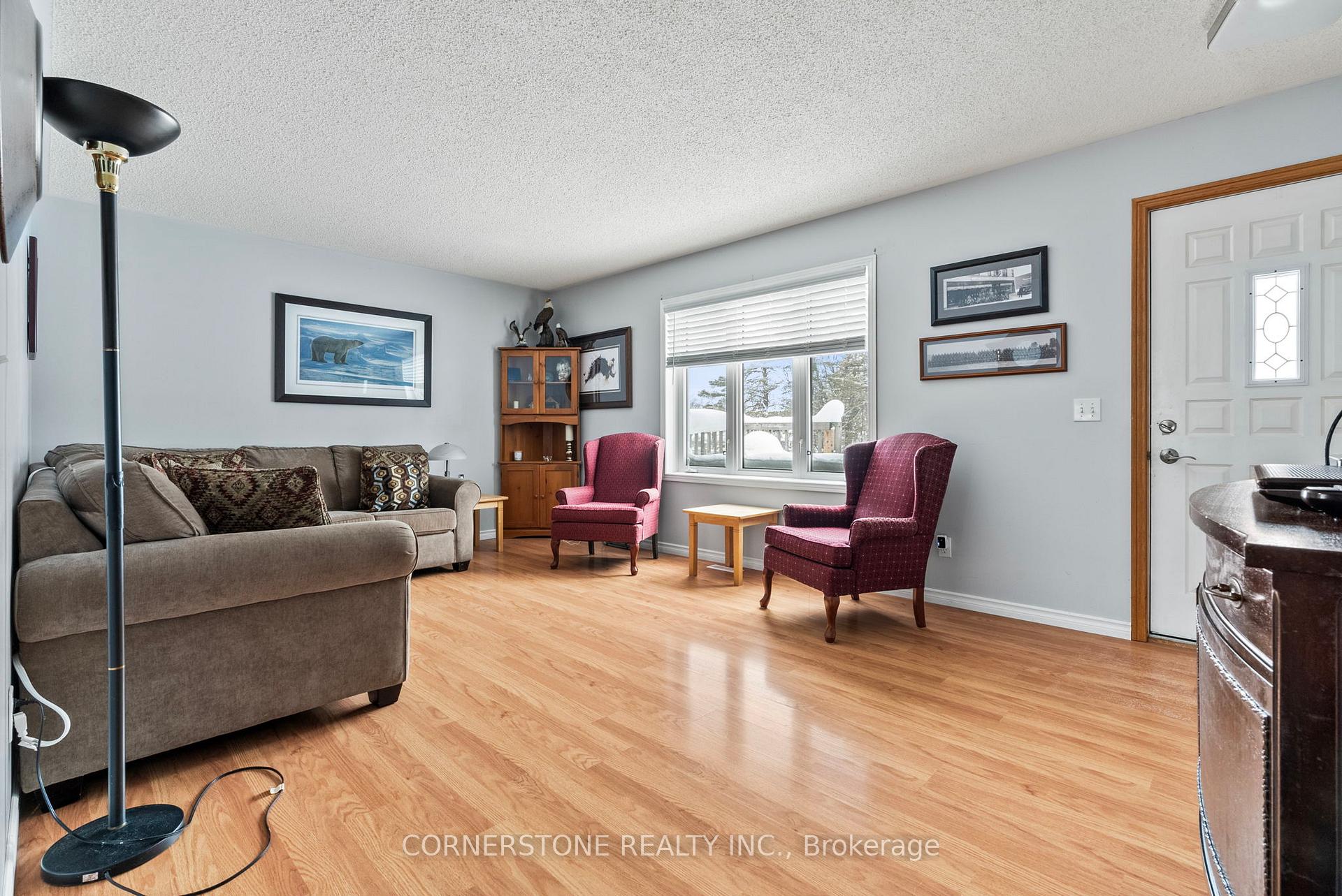 Photo 15 of 122 Queen Street S, Minto — HOMEH
