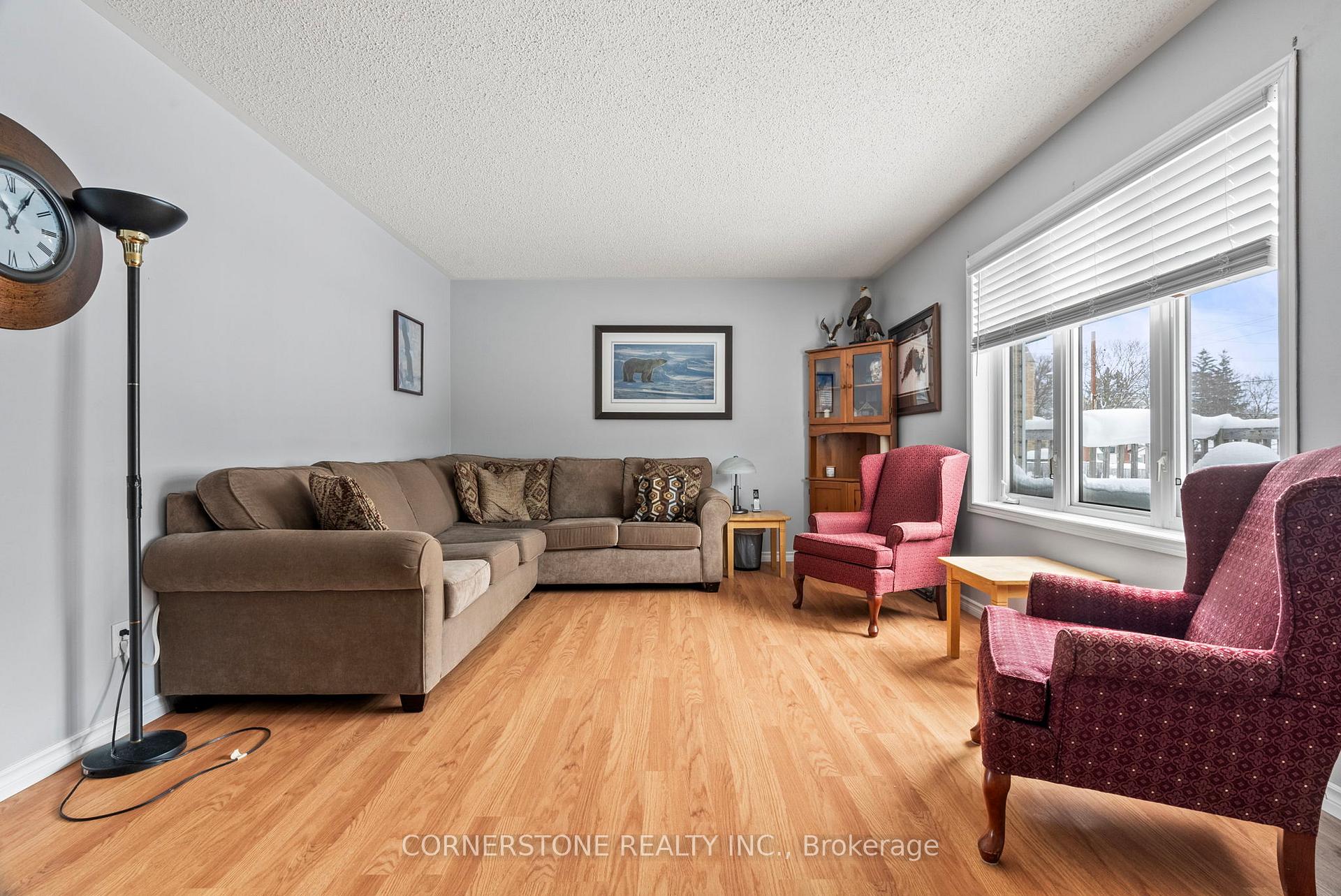 Photo 16 of 122 Queen Street S, Minto — HOMEH