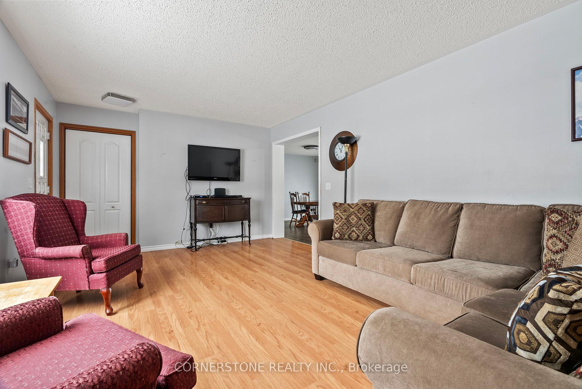 Photo 17 of 122 Queen Street S, Minto — HOMEH