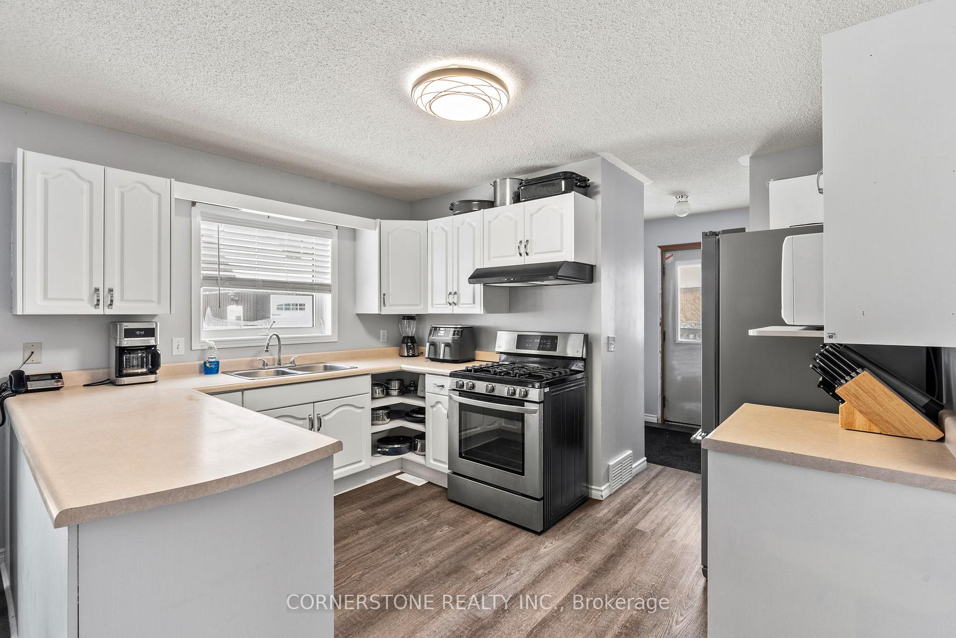 Photo 18 of 122 Queen Street S, Minto — HOMEH
