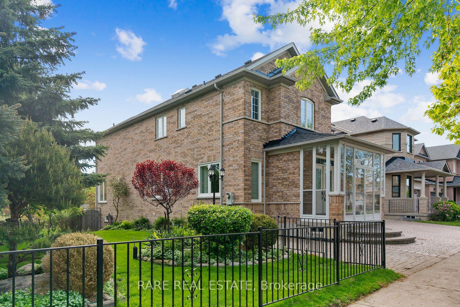 Photo 4 of 295 Stonebridge Drive, Markham, Berczy — HOMEH