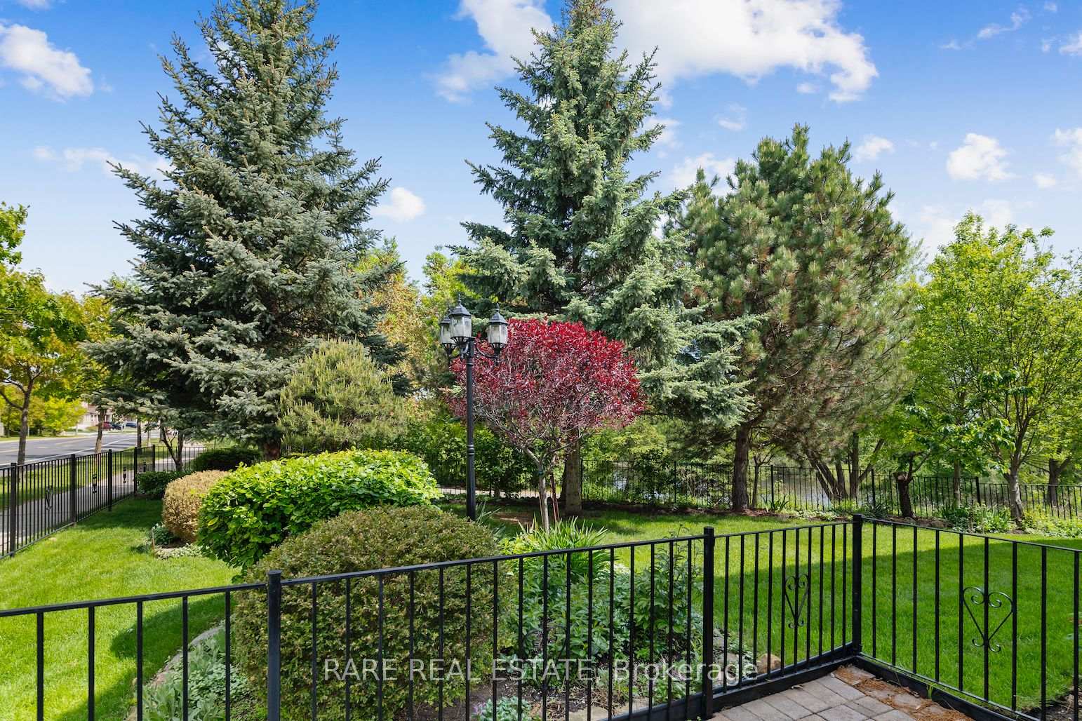 Photo 5 of 295 Stonebridge Drive, Markham, Berczy — HOMEH