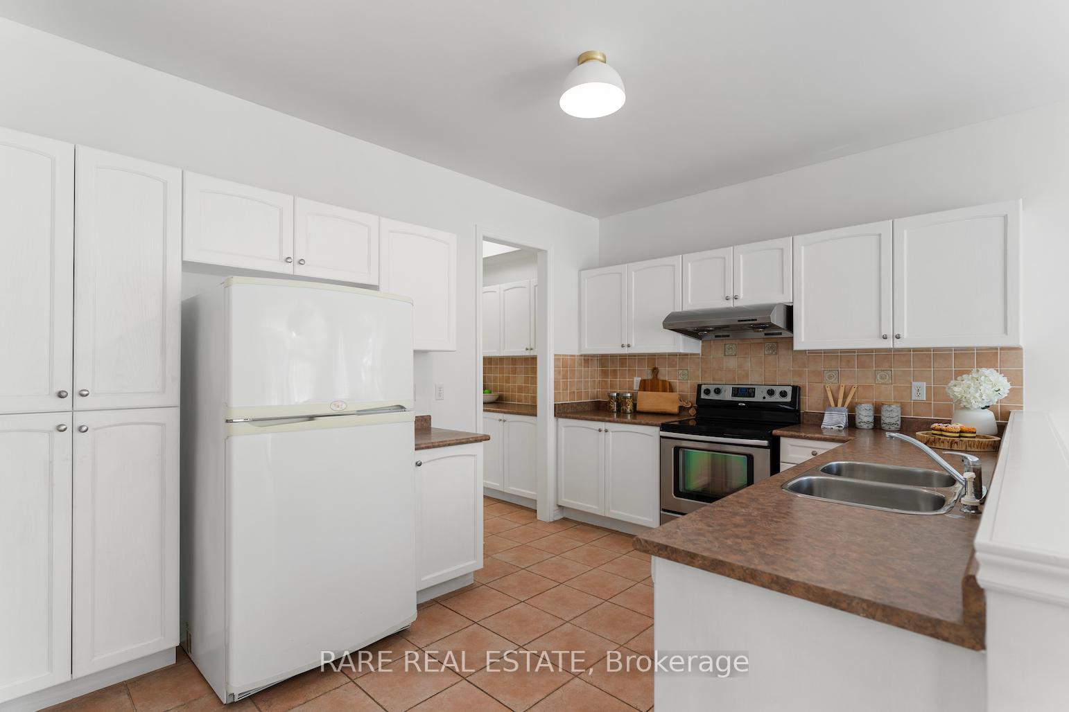 Photo 10 of 295 Stonebridge Drive, Markham, Berczy — HOMEH