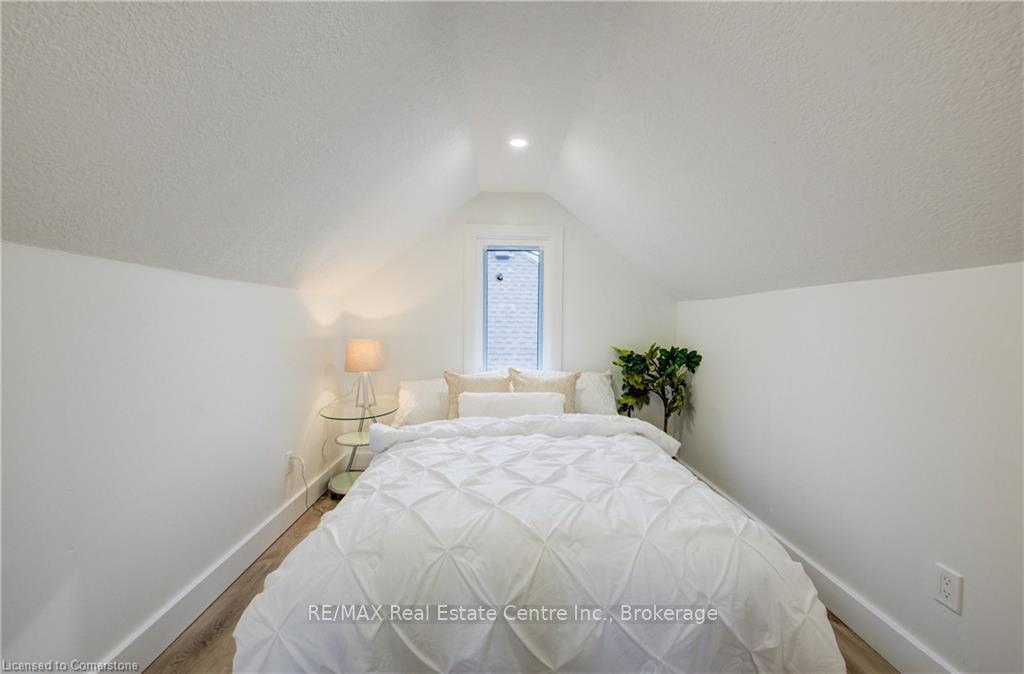 Photo 18 of 268 Cameron Street N, Kitchener — HOMEH
