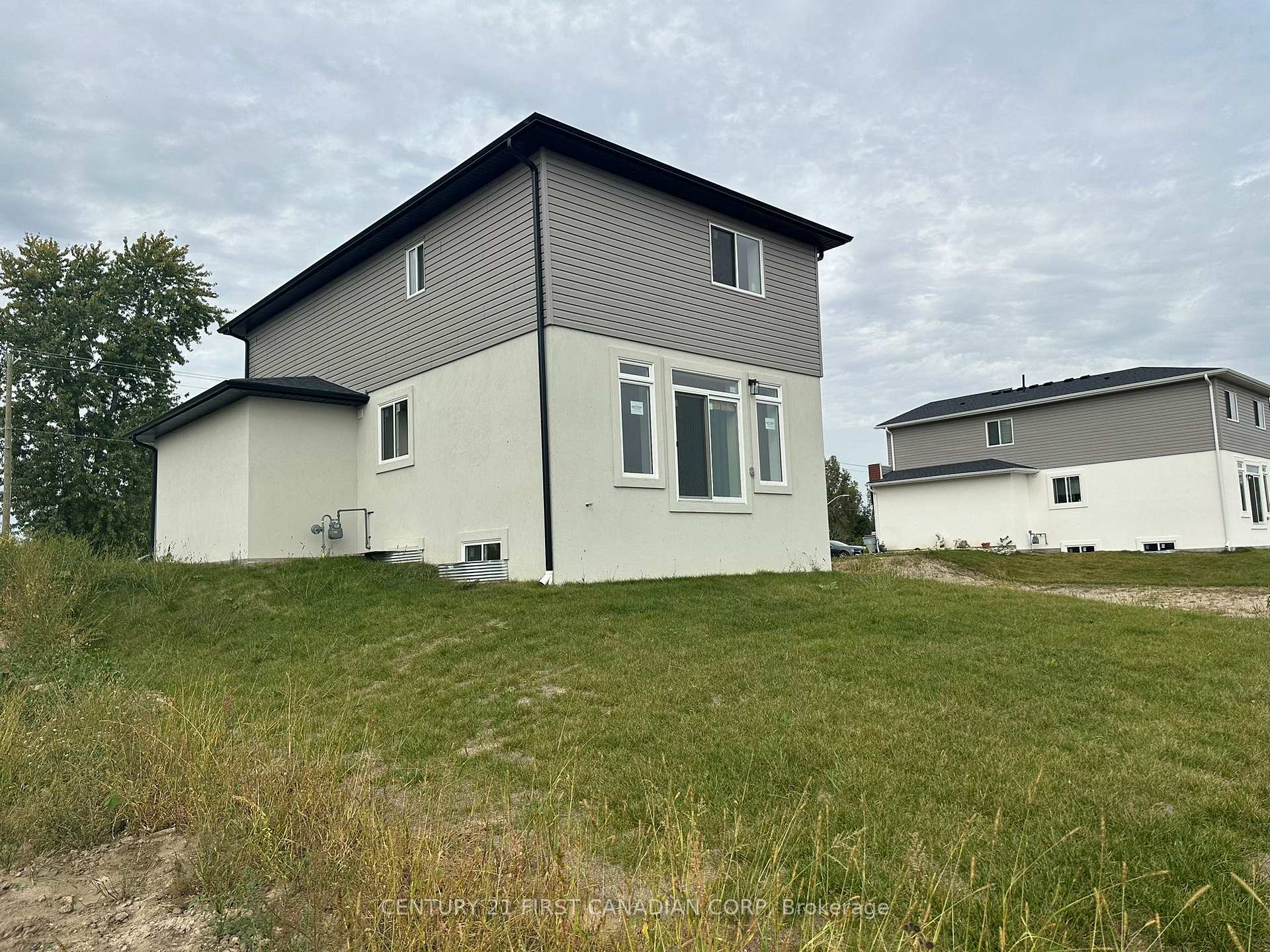 Photo 5 of 10111 Oxbow Drive, Middlesex Centre, Komoka — HOMEH