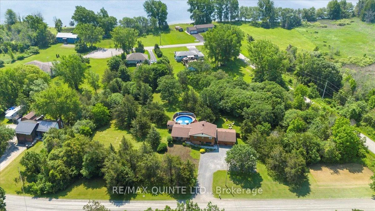 Photo 4 of 338 Sunrise Drive, Prince Edward County, Ameliasburg Ward — HOMEH