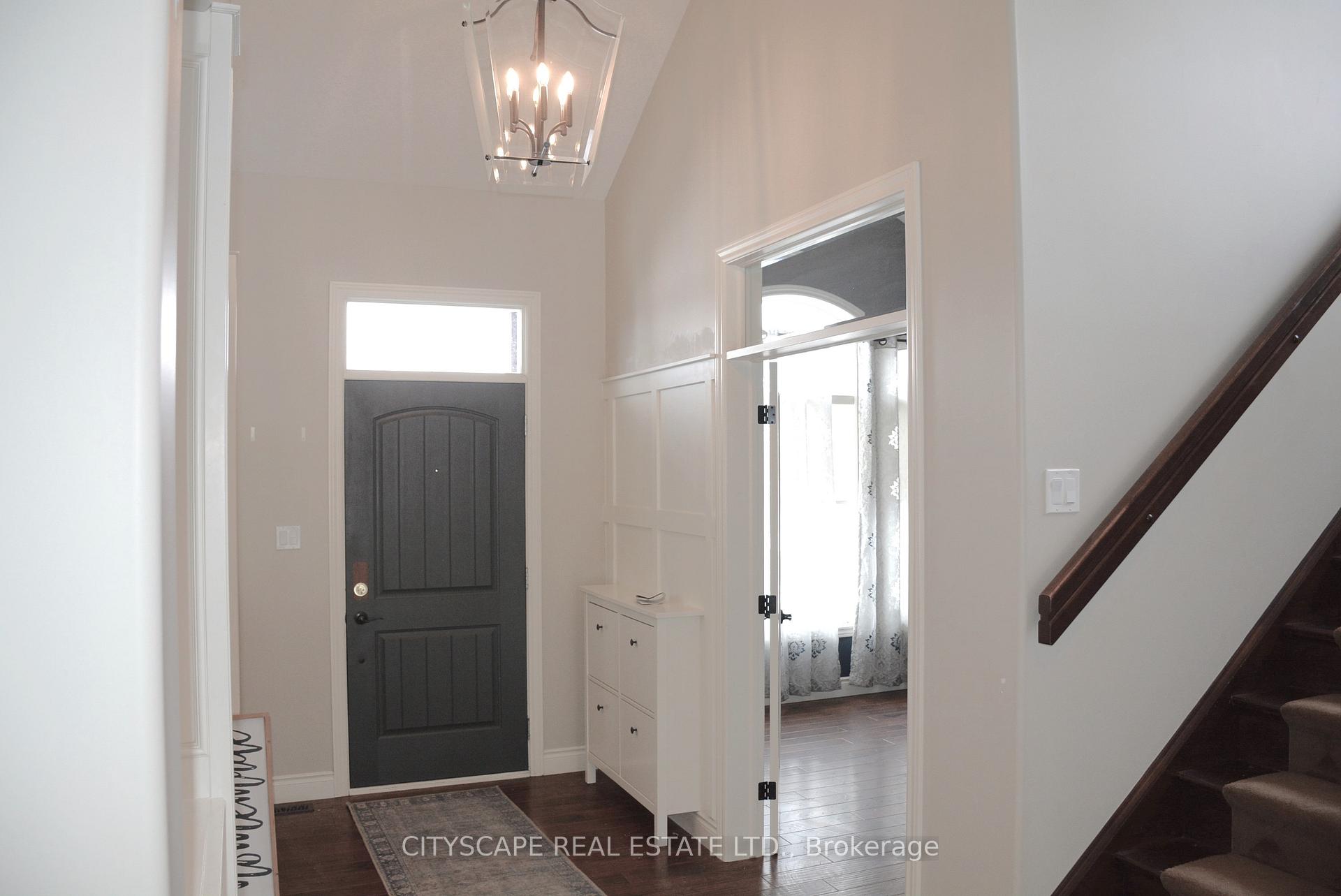 Photo 5 of 70 Fieldstone Crescent, Middlesex Centre, Komoka — HOMEH