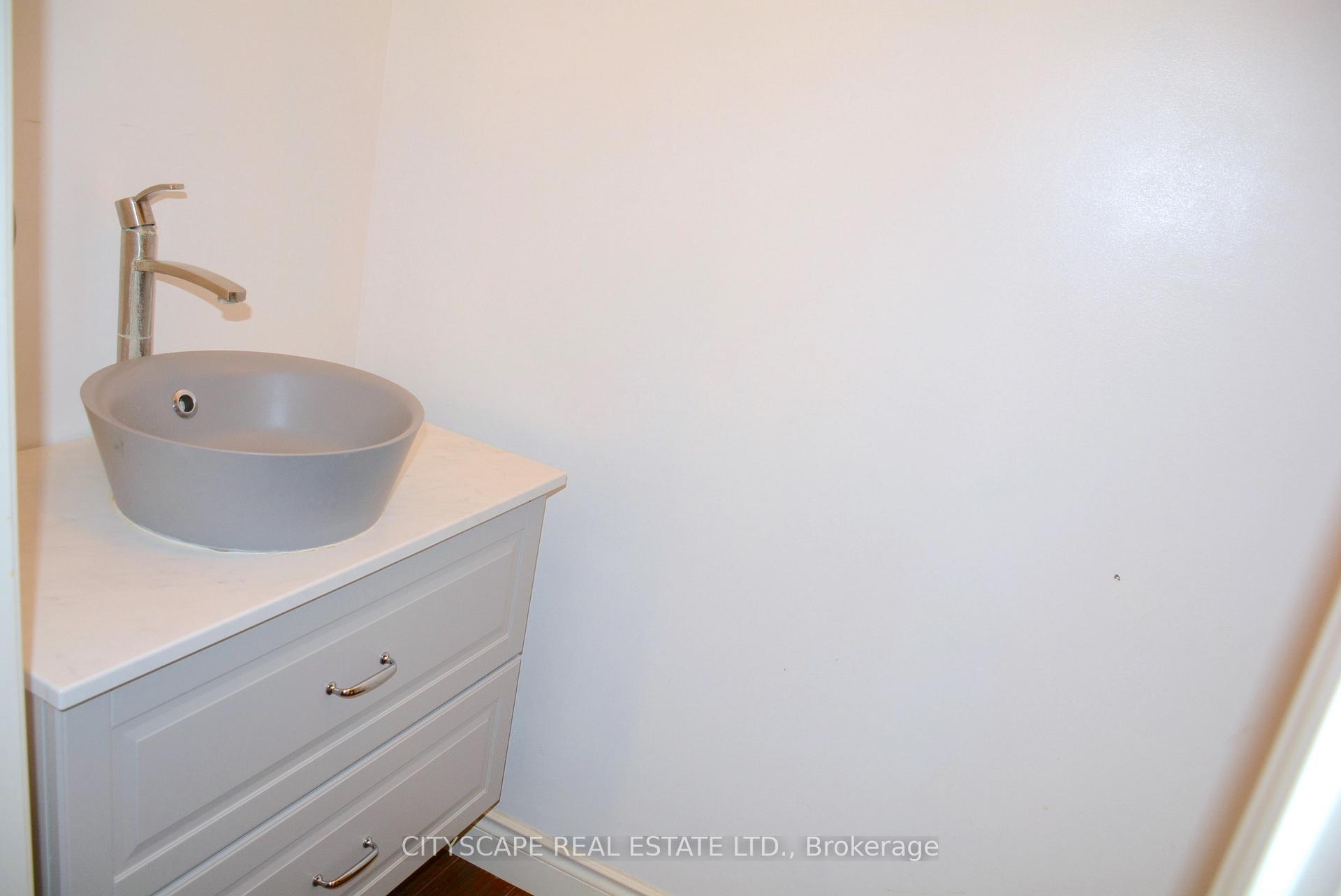 Photo 20 of 70 Fieldstone Crescent, Middlesex Centre, Komoka — HOMEH
