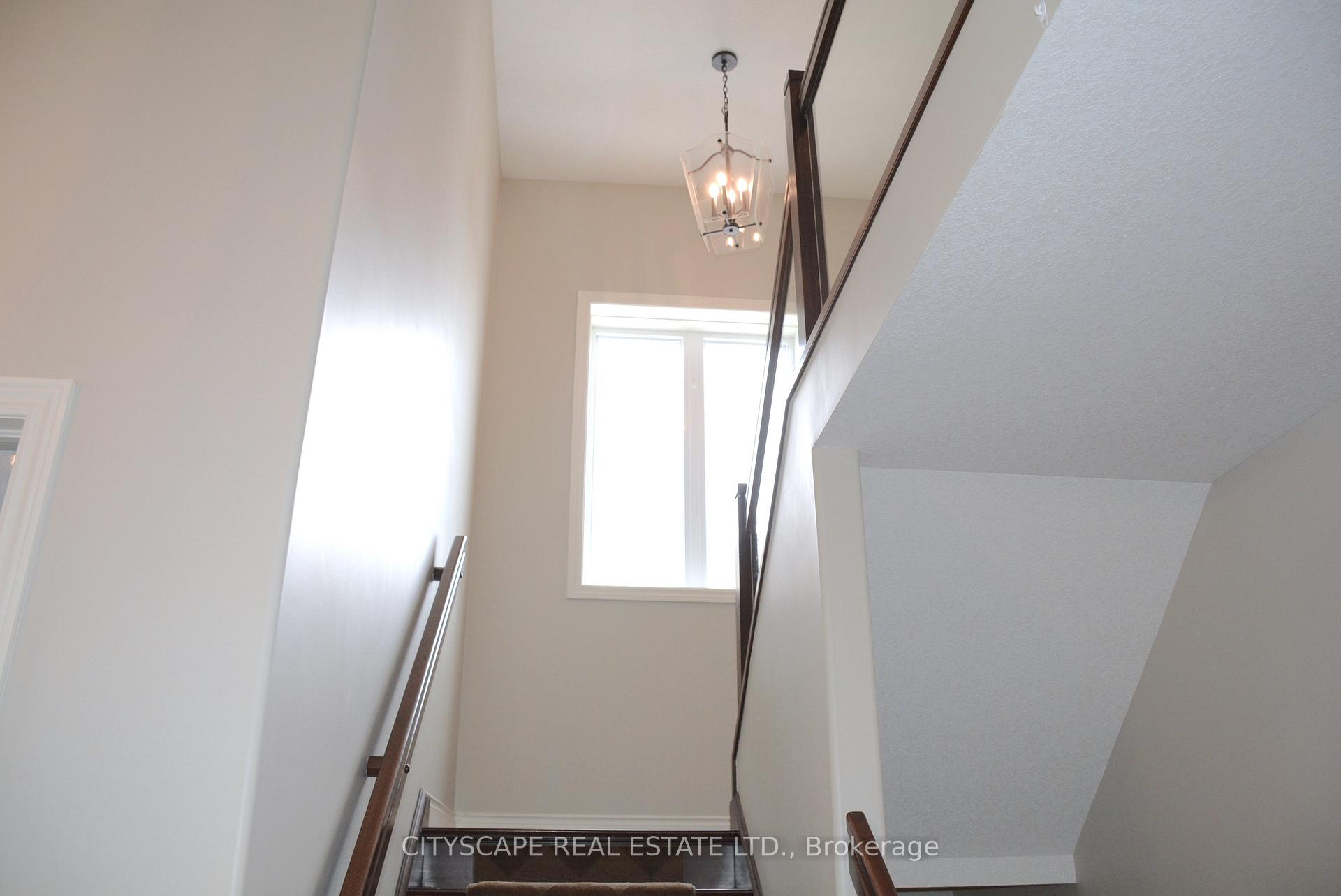 Photo 23 of 70 Fieldstone Crescent, Middlesex Centre, Komoka — HOMEH