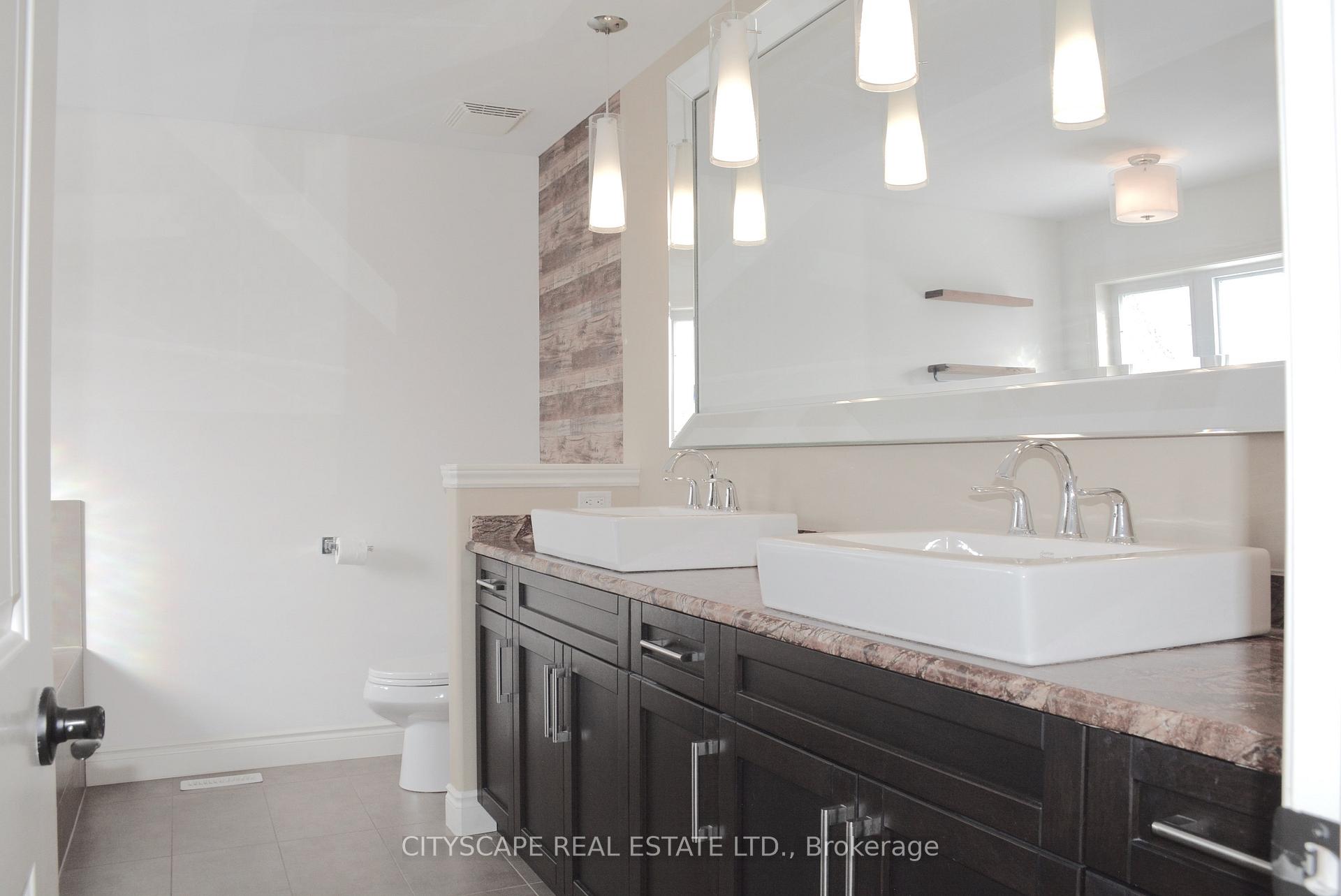 Photo 32 of 70 Fieldstone Crescent, Middlesex Centre, Komoka — HOMEH