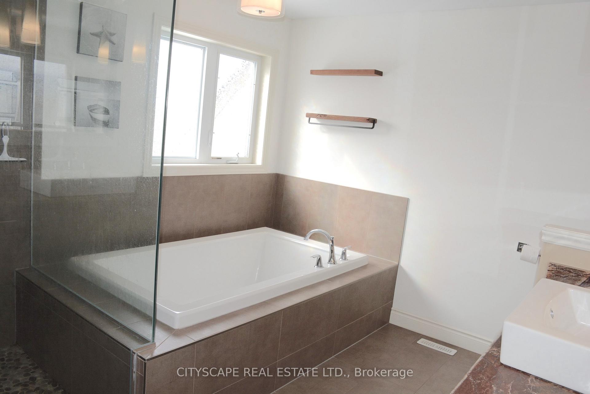 Photo 33 of 70 Fieldstone Crescent, Middlesex Centre, Komoka — HOMEH