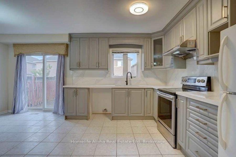 Photo 8 of 162 Billingsley Crescent, Markham, Cedarwood — HOMEH