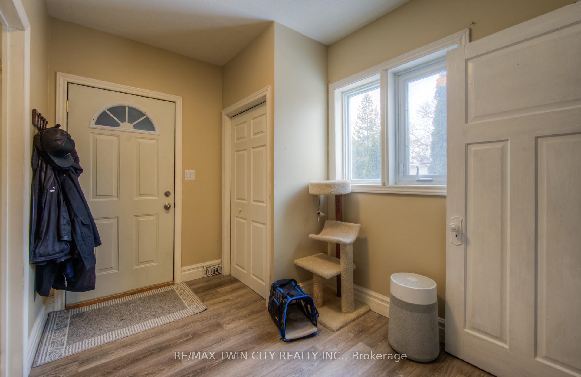 Photo 3 of 211 Weber Street E, Kitchener — HOMEH
