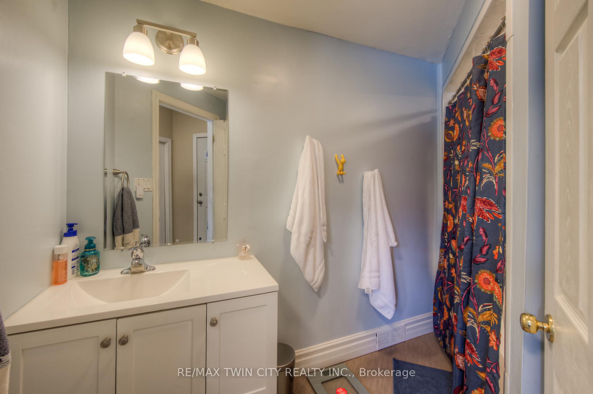 Photo 4 of 211 Weber Street E, Kitchener — HOMEH