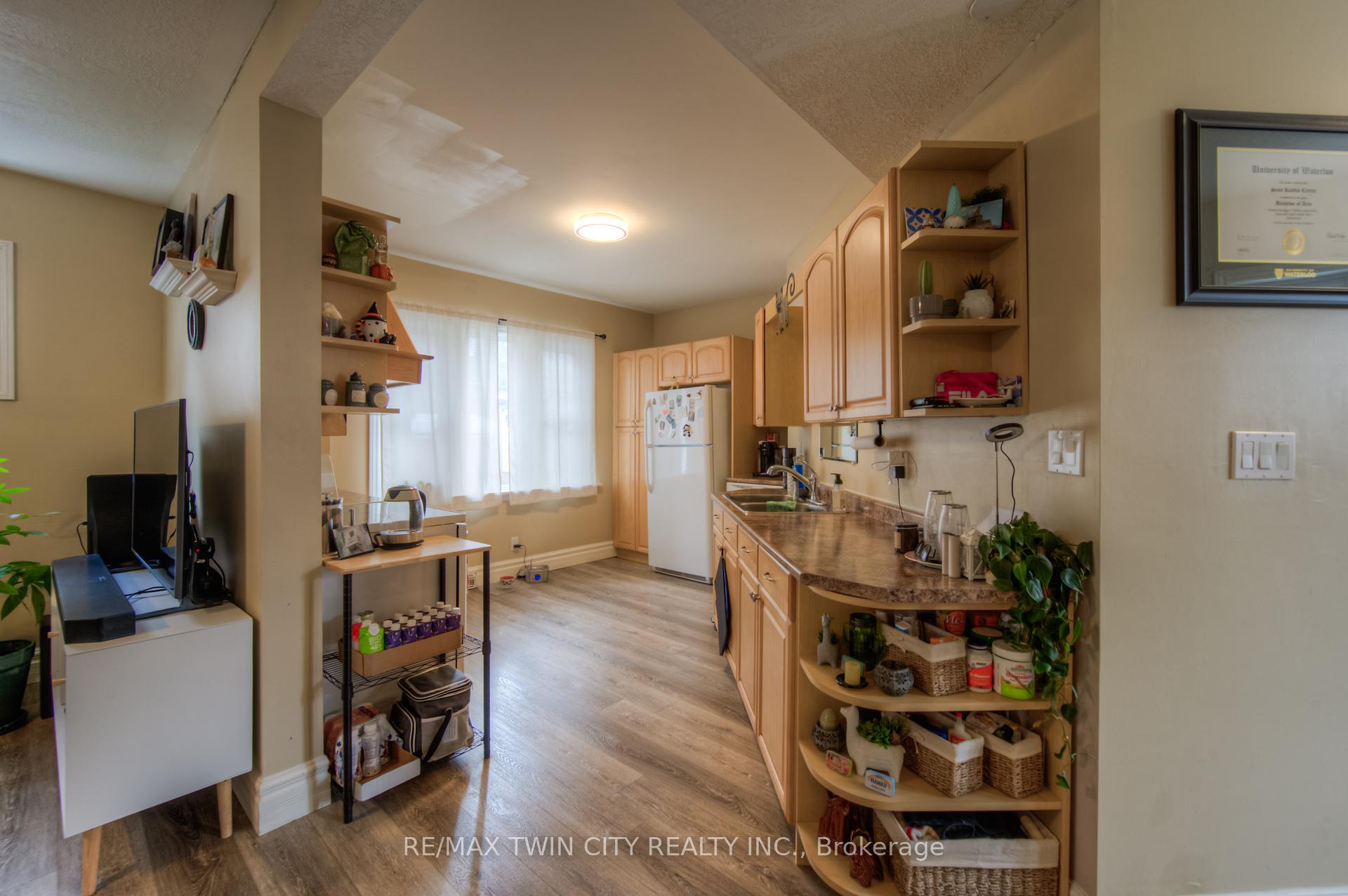 Photo 10 of 211 Weber Street E, Kitchener — HOMEH