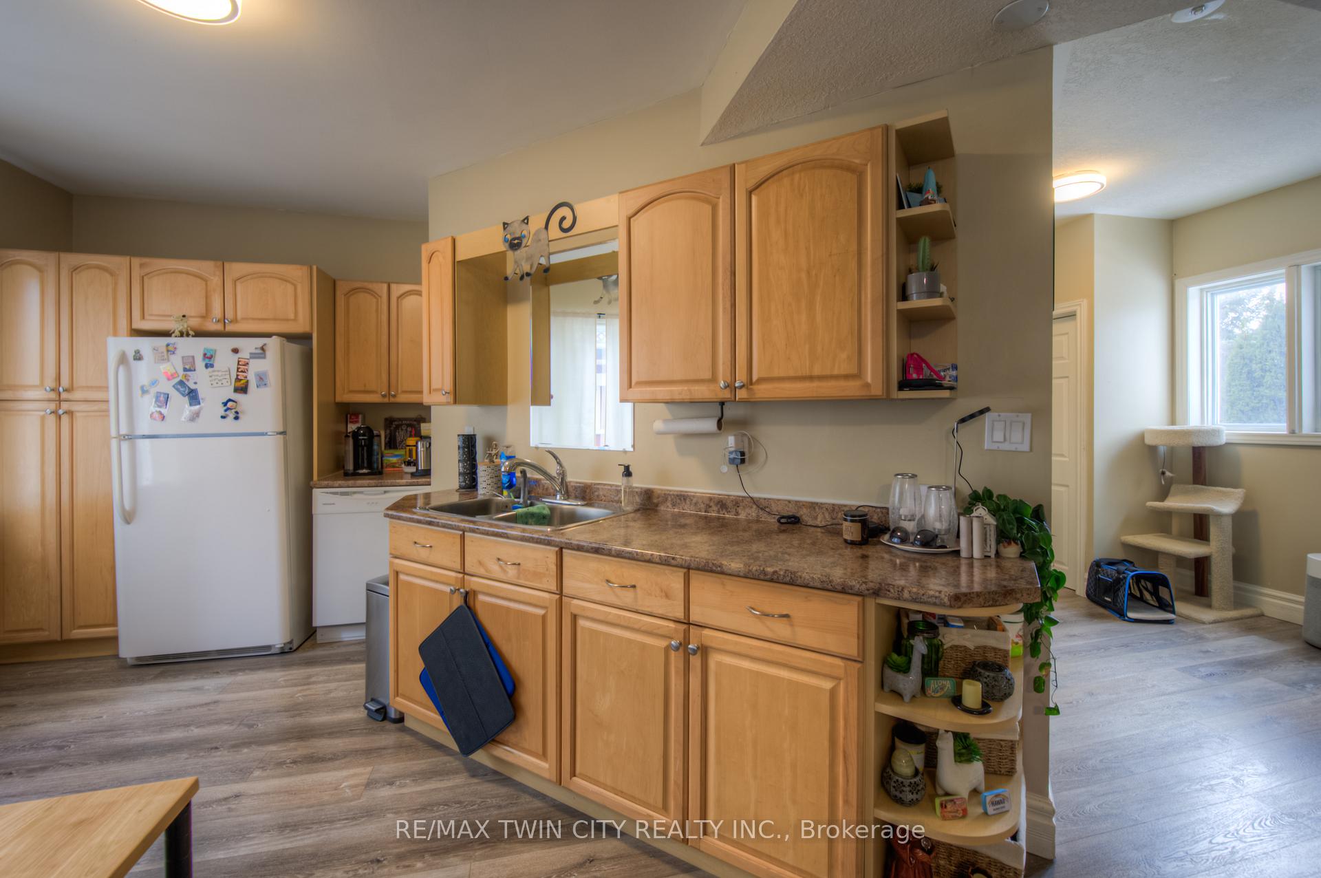 Photo 11 of 211 Weber Street E, Kitchener — HOMEH