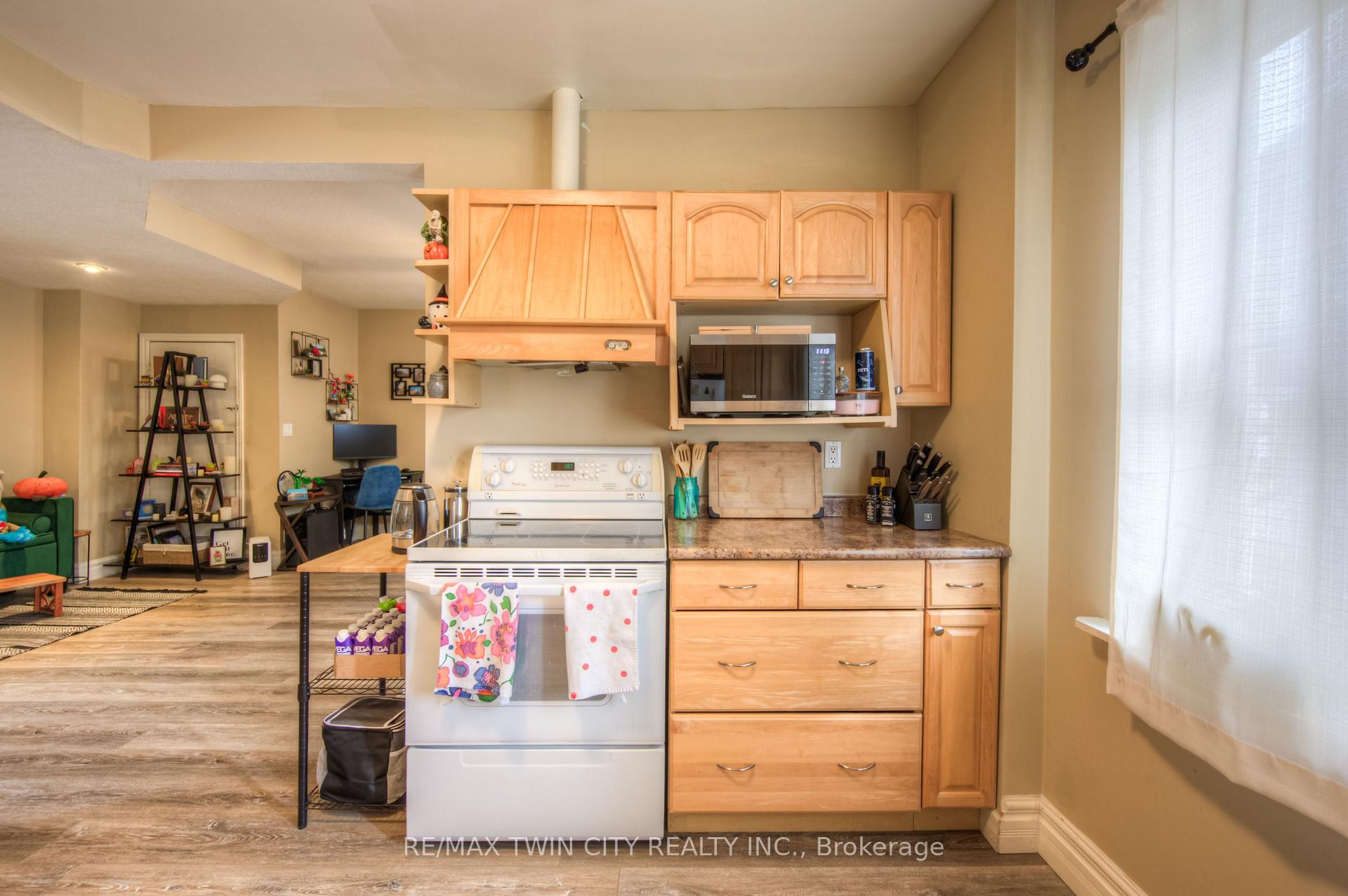 Photo 13 of 211 Weber Street E, Kitchener — HOMEH