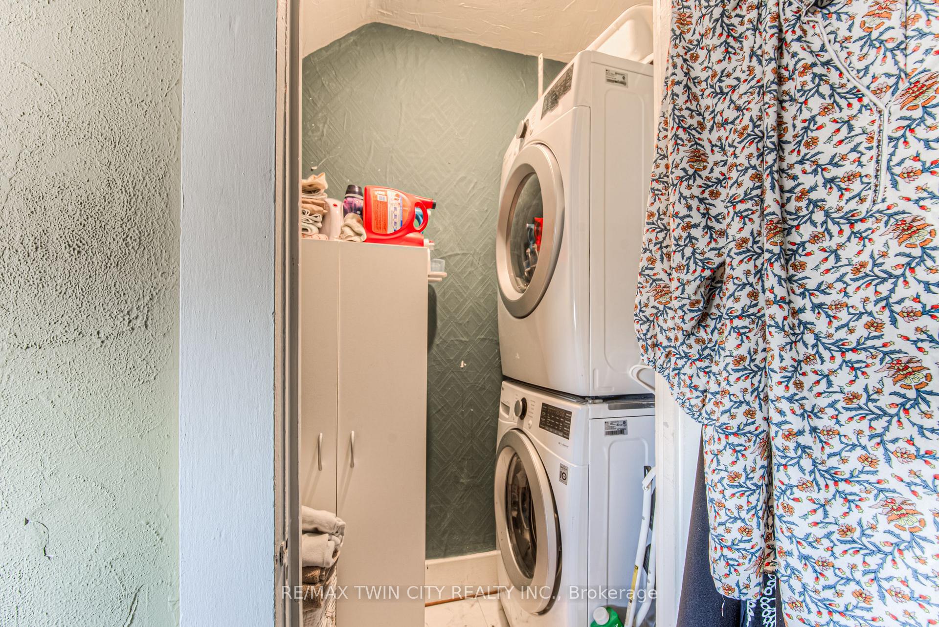 Photo 27 of 211 Weber Street E, Kitchener — HOMEH