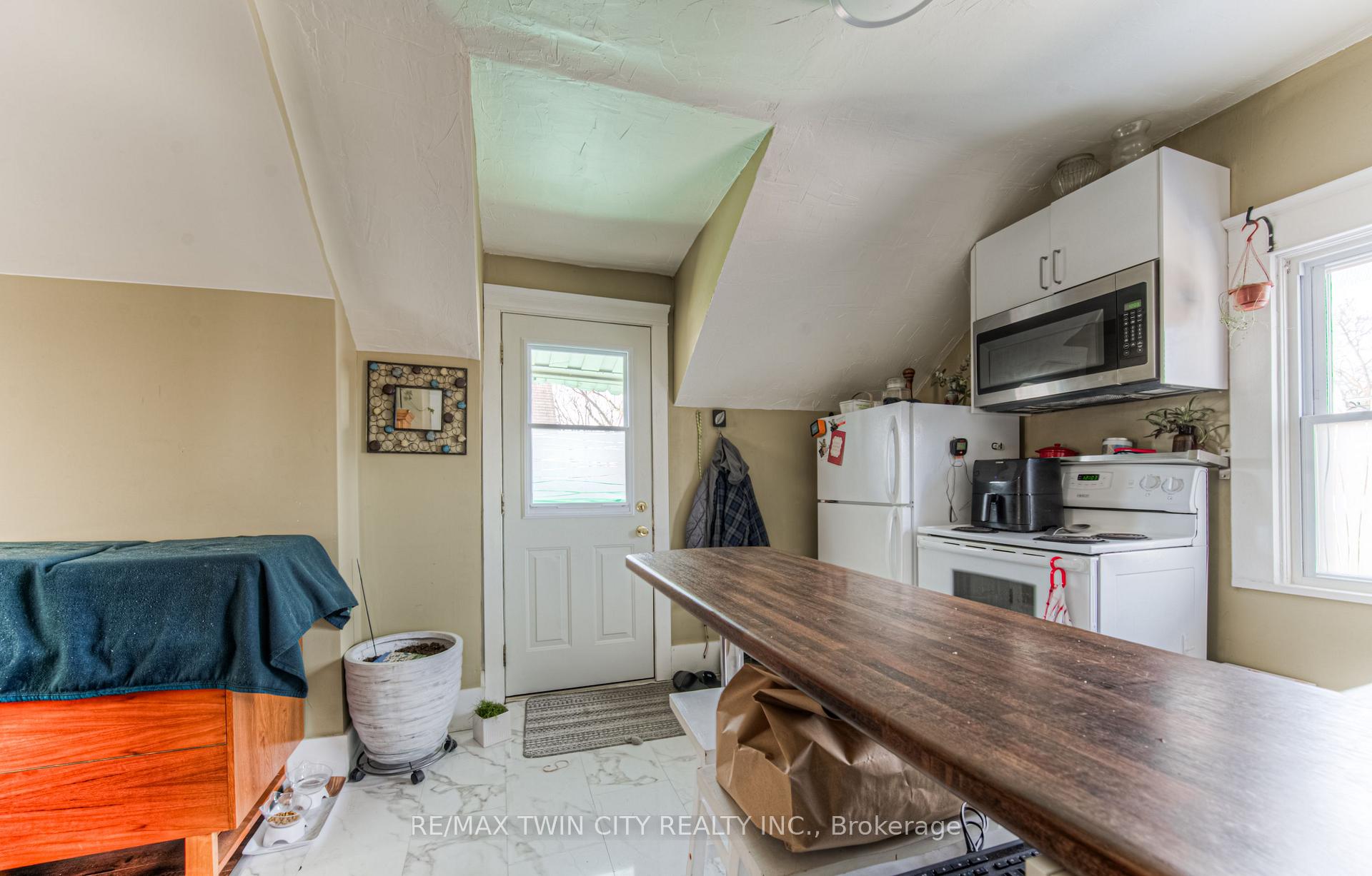 Photo 33 of 211 Weber Street E, Kitchener — HOMEH