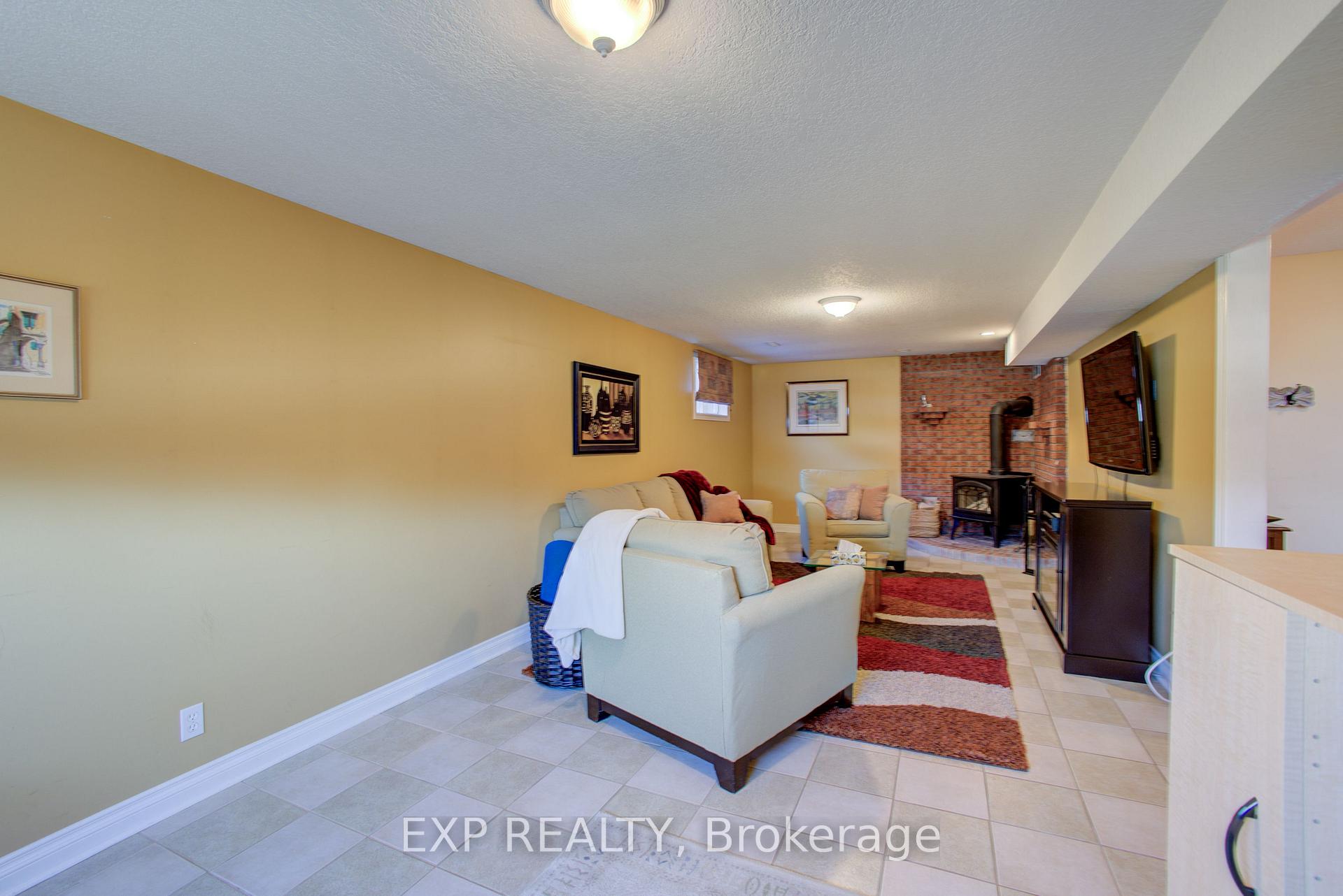 Photo 23 of 200 Williamsburg Road, Kitchener — HOMEH