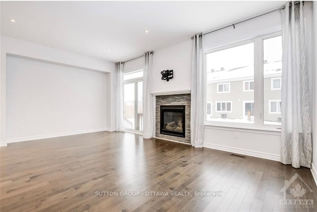 Photo 3 of 744 Twist Way, Ottawa, Kanata - Emerald Meadows/Trailwest — HOMEH