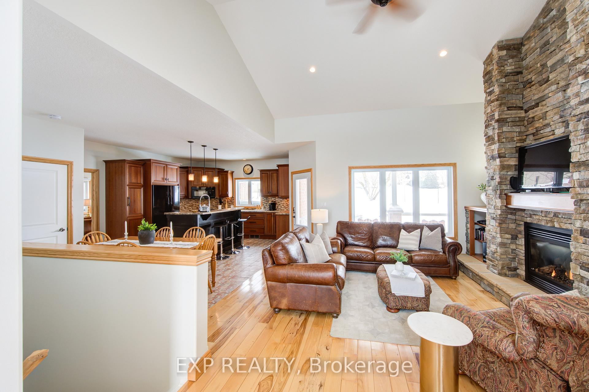 Photo 3 of 103 Robertson Street S, Minto — HOMEH