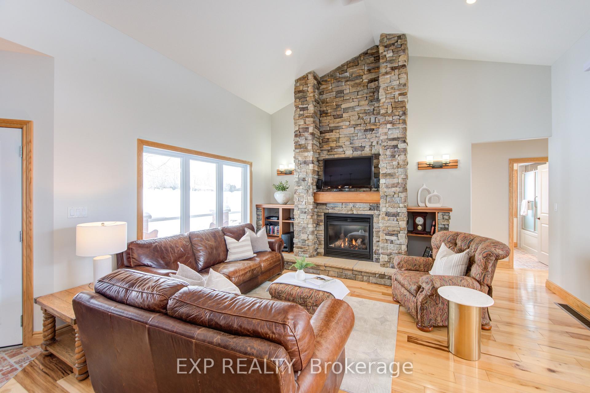 Photo 4 of 103 Robertson Street S, Minto — HOMEH