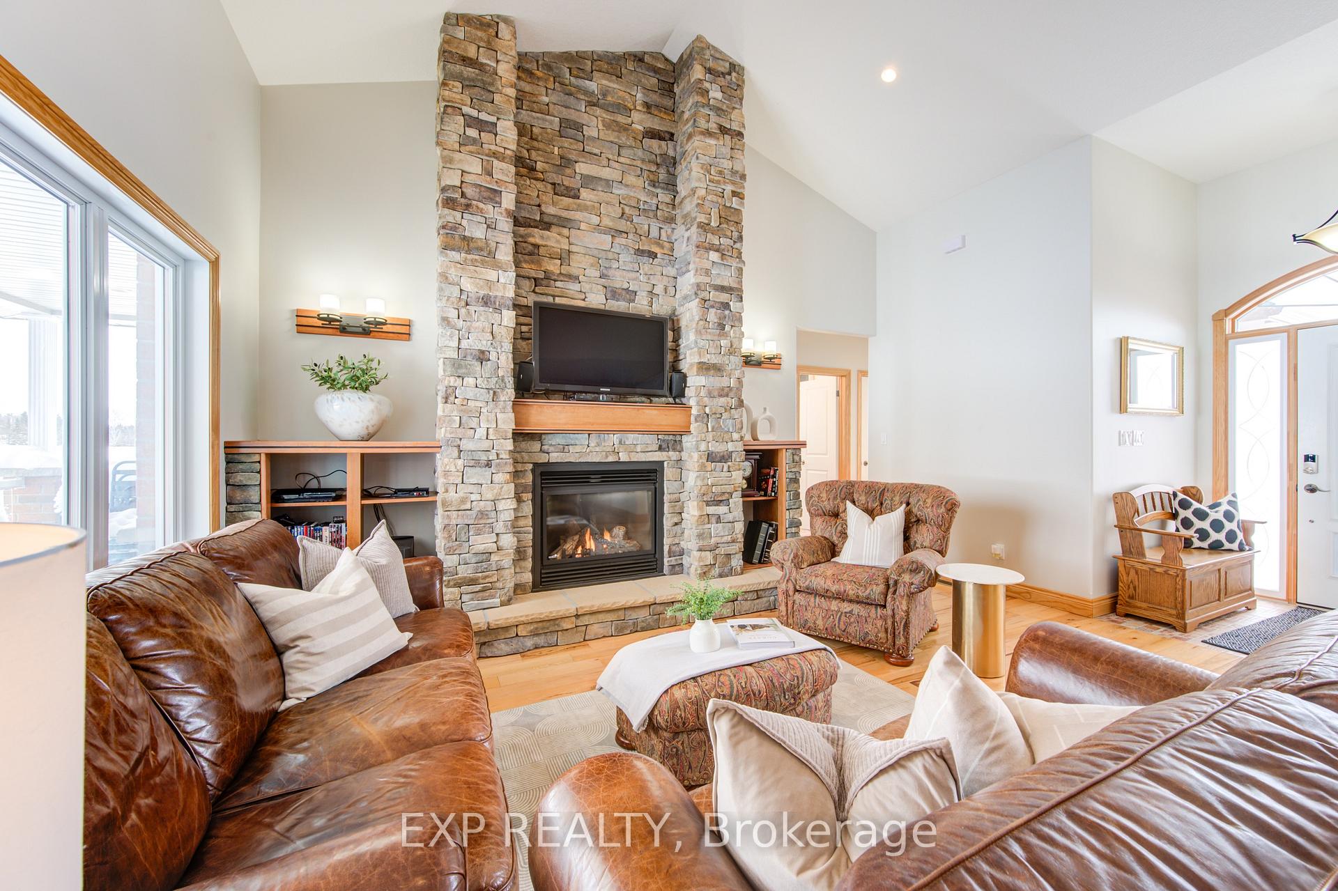 Photo 5 of 103 Robertson Street S, Minto — HOMEH
