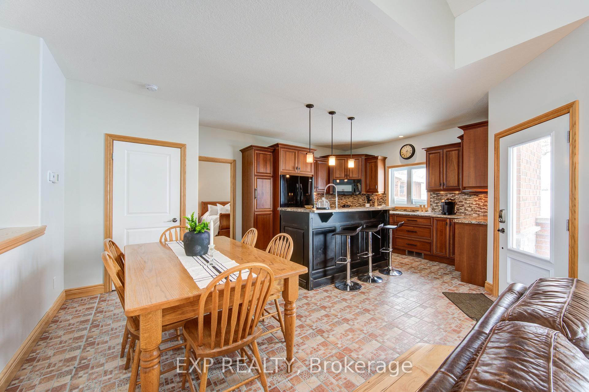 Photo 7 of 103 Robertson Street S, Minto — HOMEH