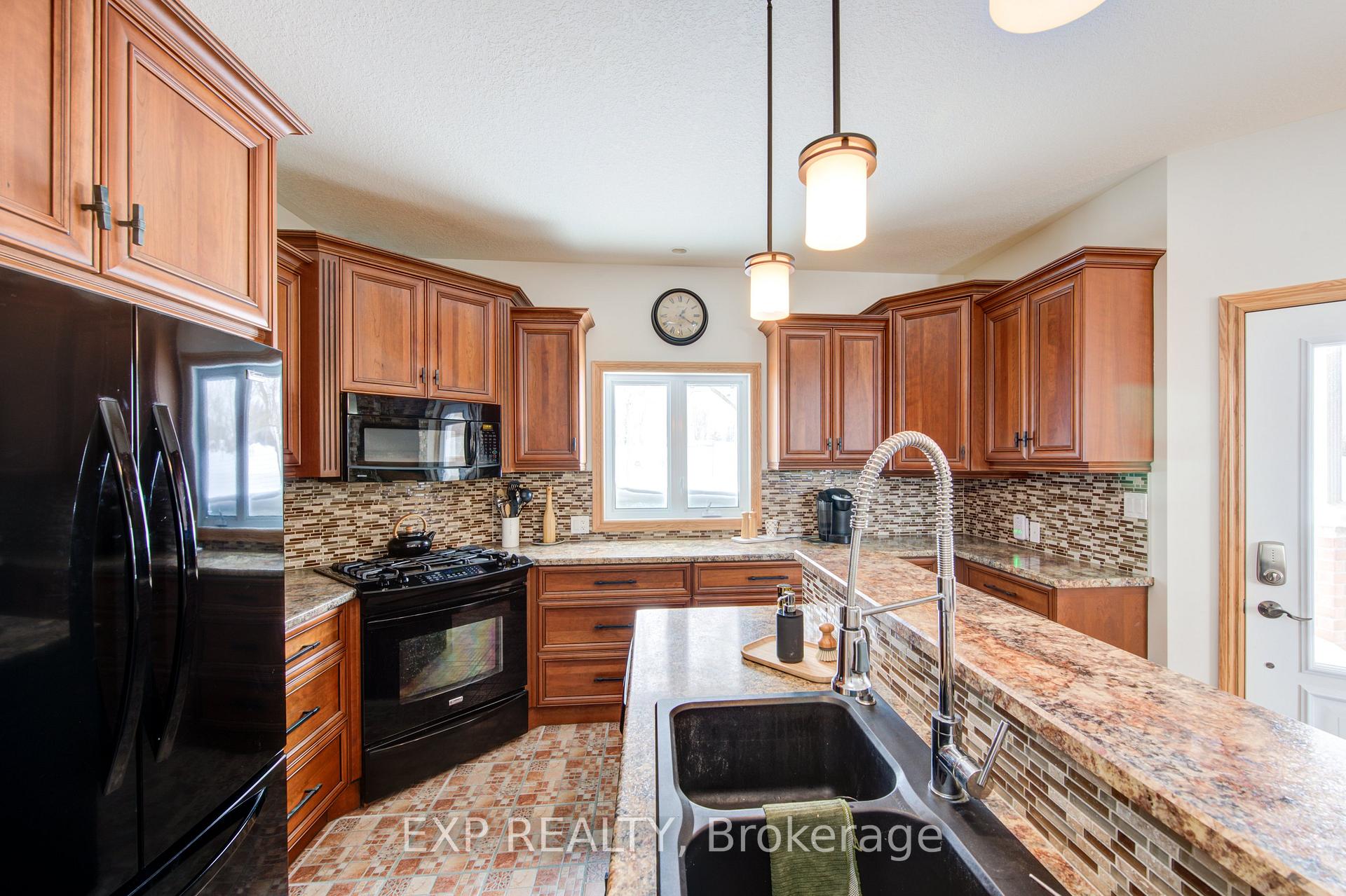 Photo 12 of 103 Robertson Street S, Minto — HOMEH