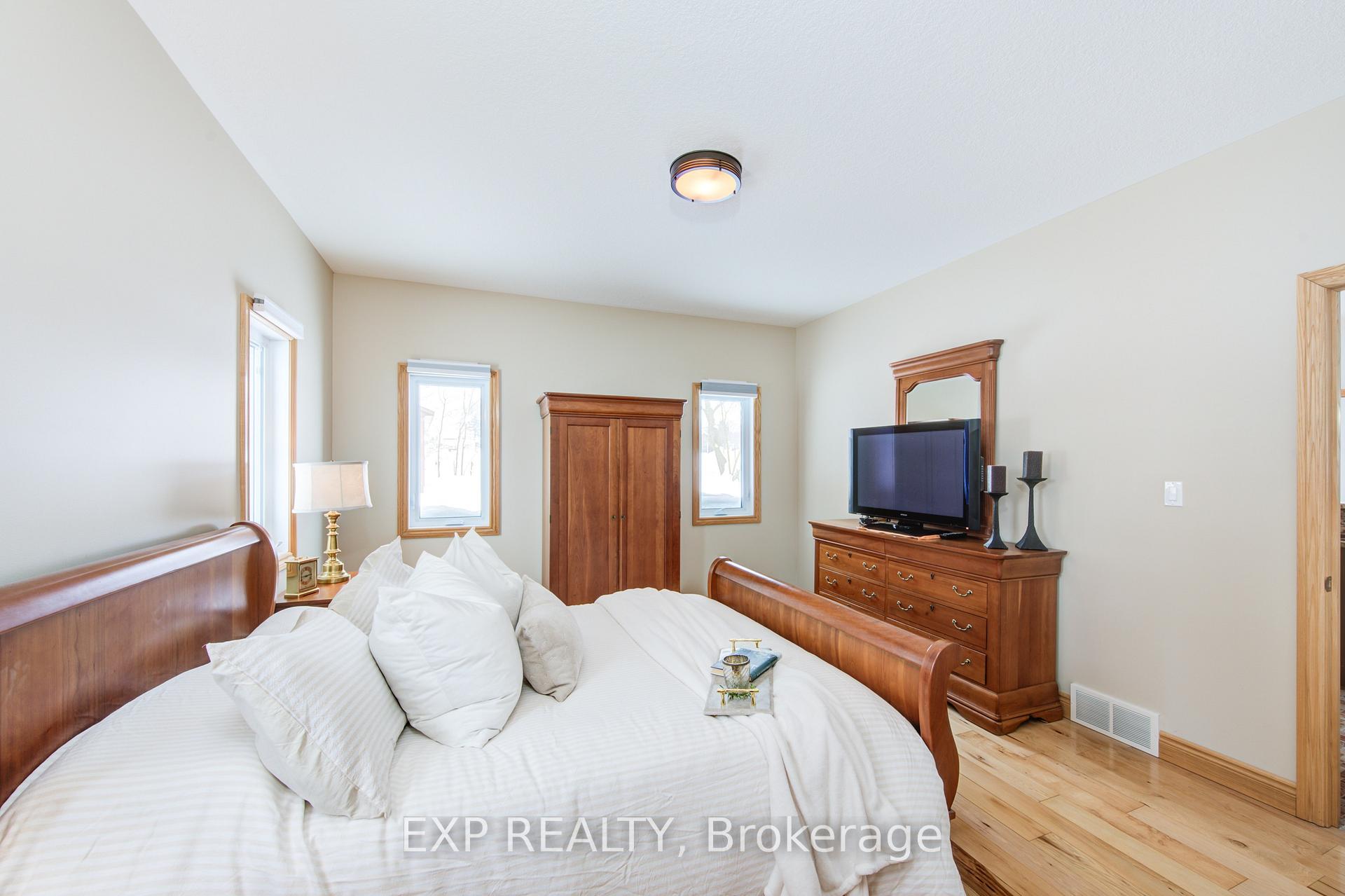 Photo 14 of 103 Robertson Street S, Minto — HOMEH