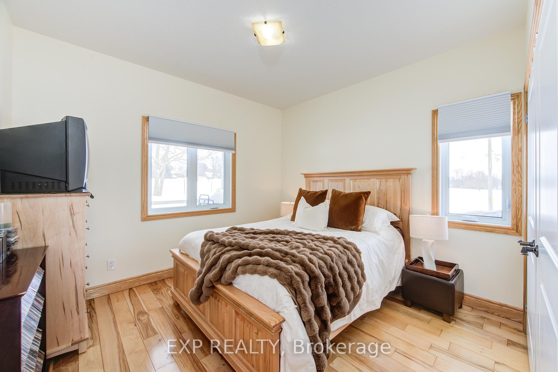 Photo 18 of 103 Robertson Street S, Minto — HOMEH