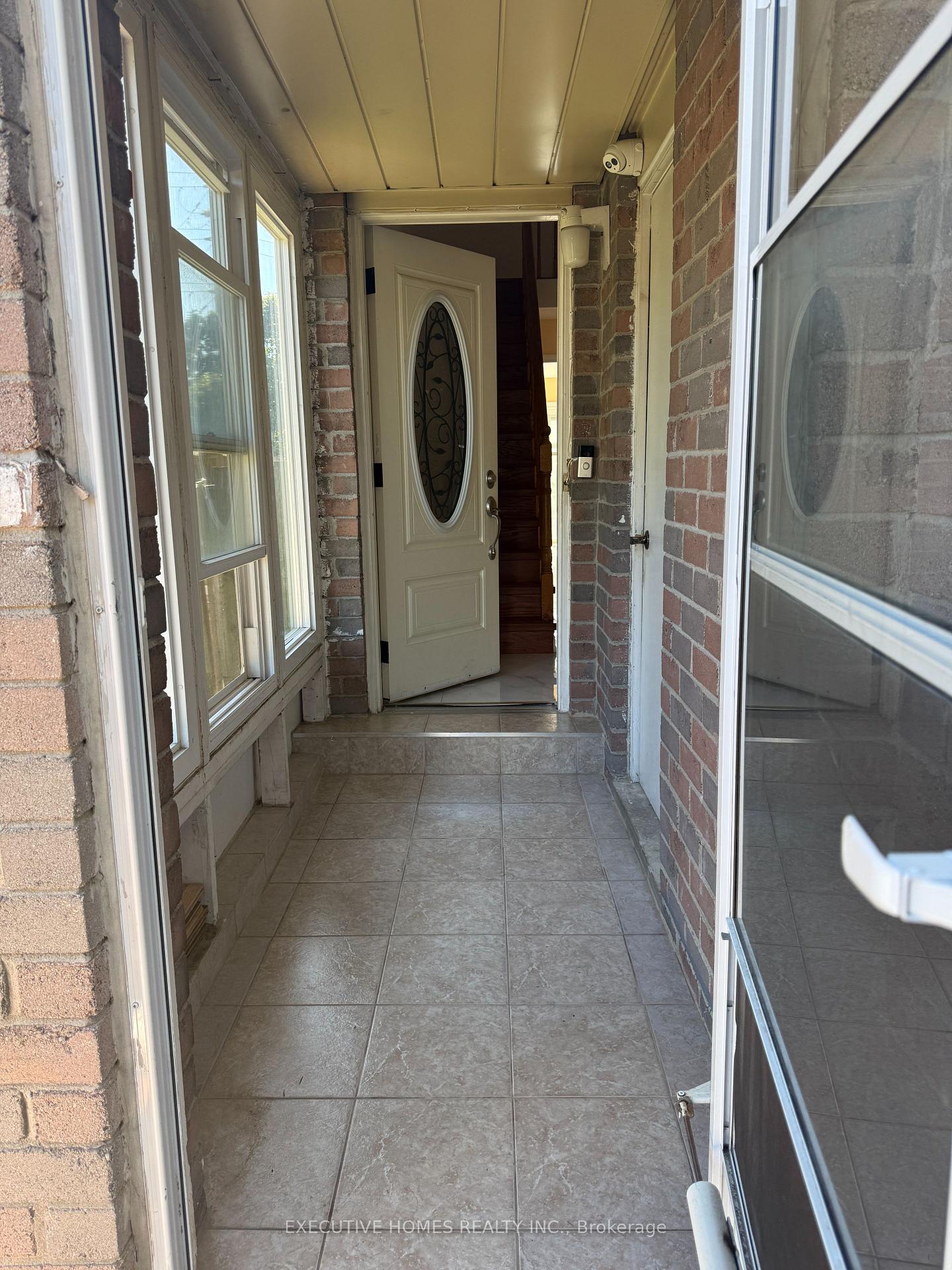 Photo 3 of 53 Chase Court, Markham, Milliken Mills East — HOMEH