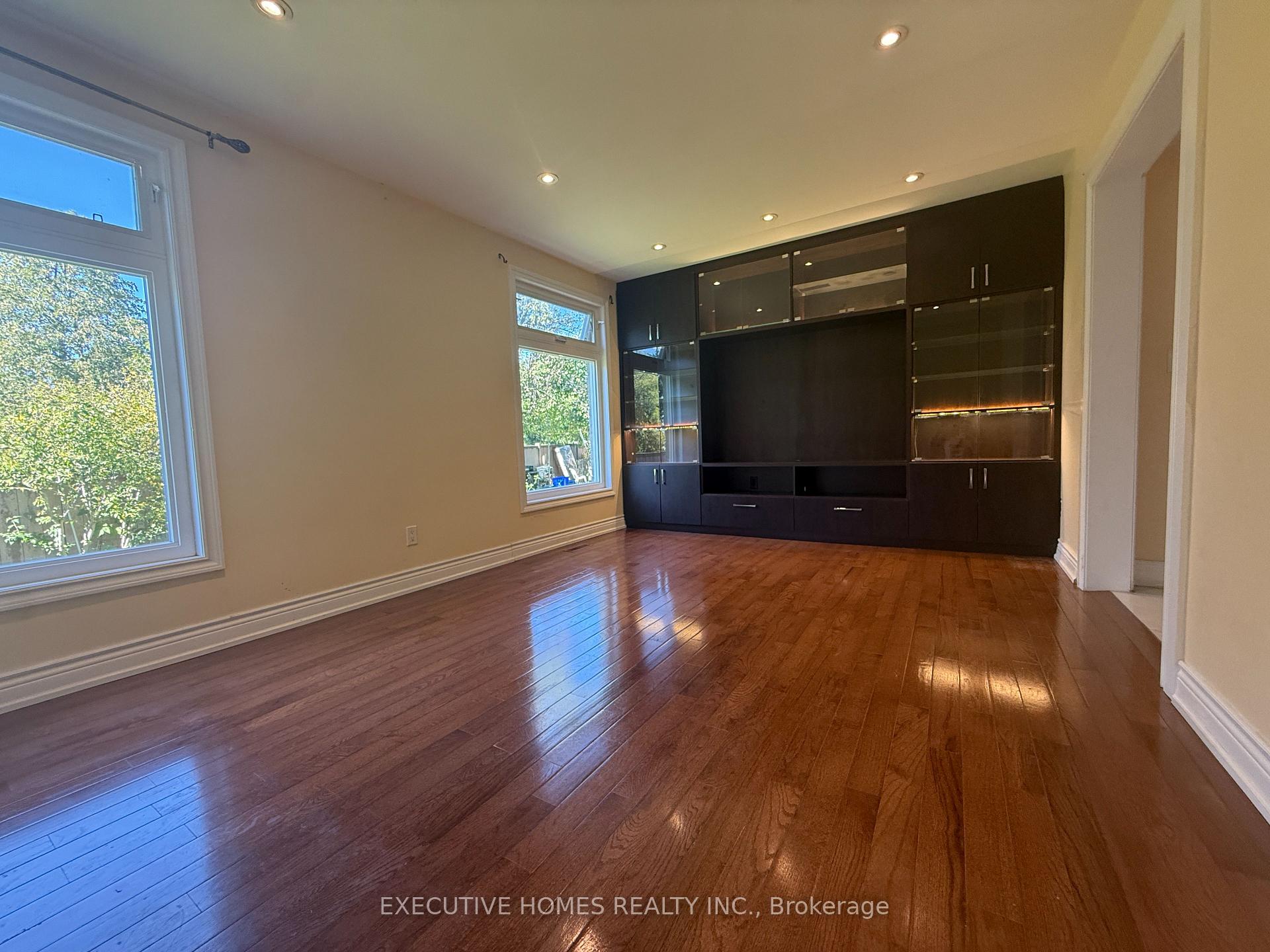 Photo 6 of 53 Chase Court, Markham, Milliken Mills East — HOMEH