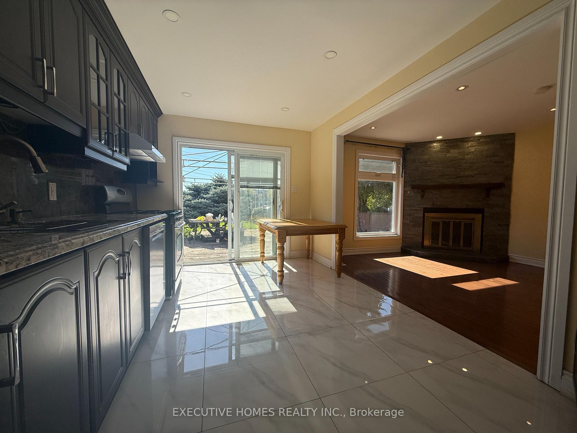 Photo 7 of 53 Chase Court, Markham, Milliken Mills East — HOMEH