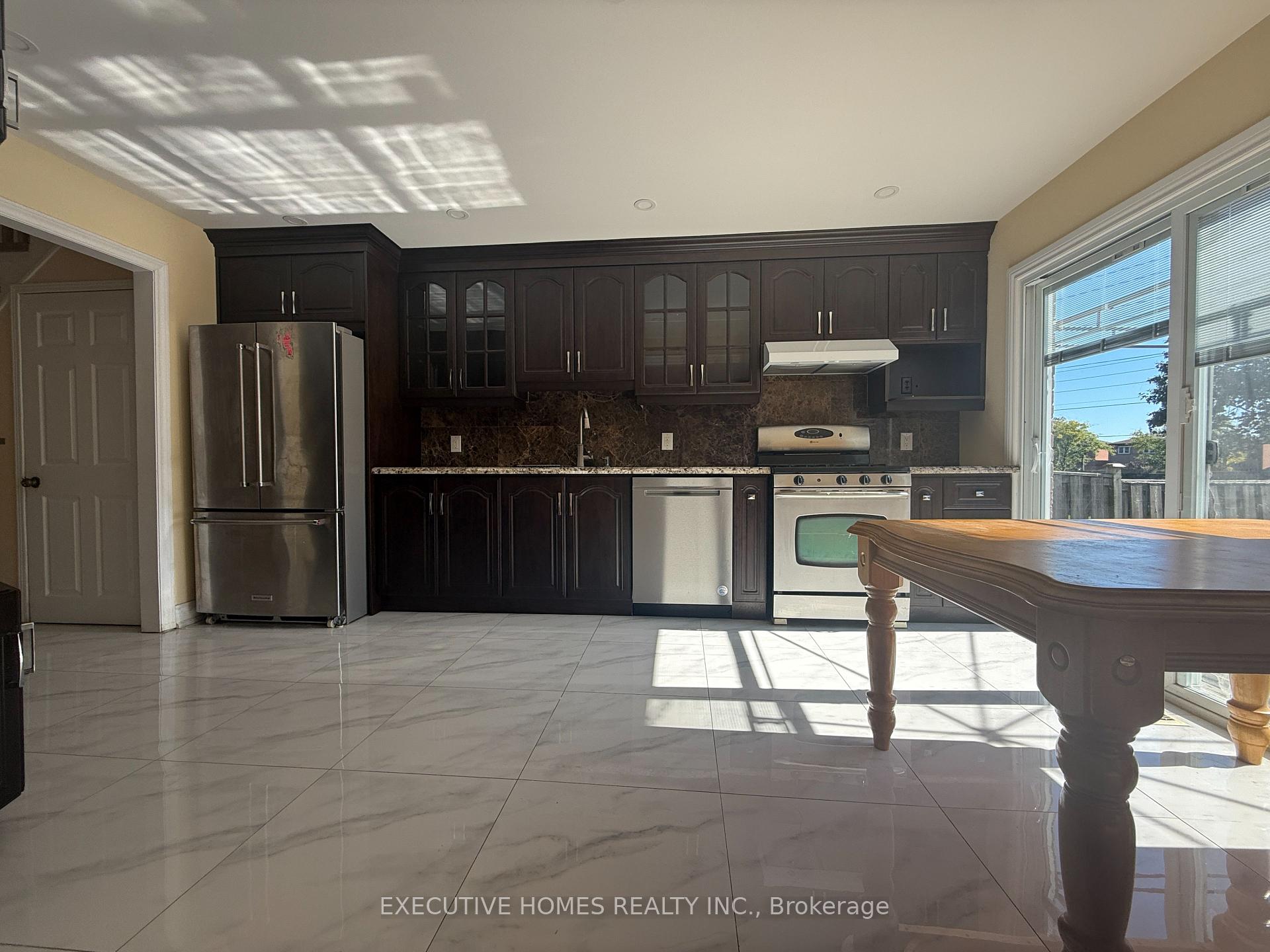 Photo 8 of 53 Chase Court, Markham, Milliken Mills East — HOMEH