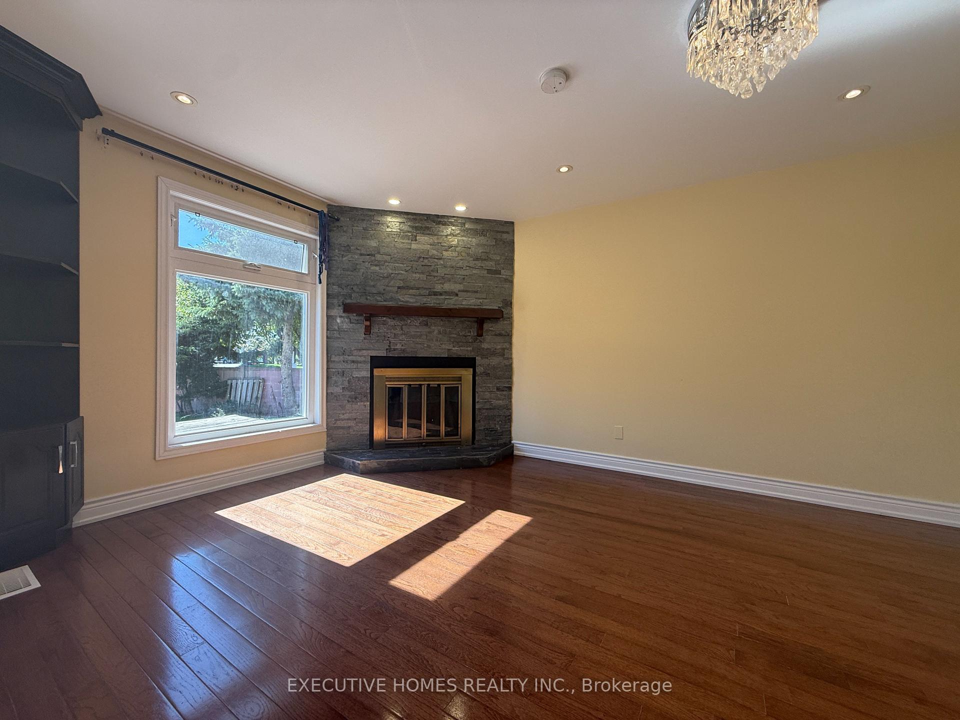 Photo 9 of 53 Chase Court, Markham, Milliken Mills East — HOMEH