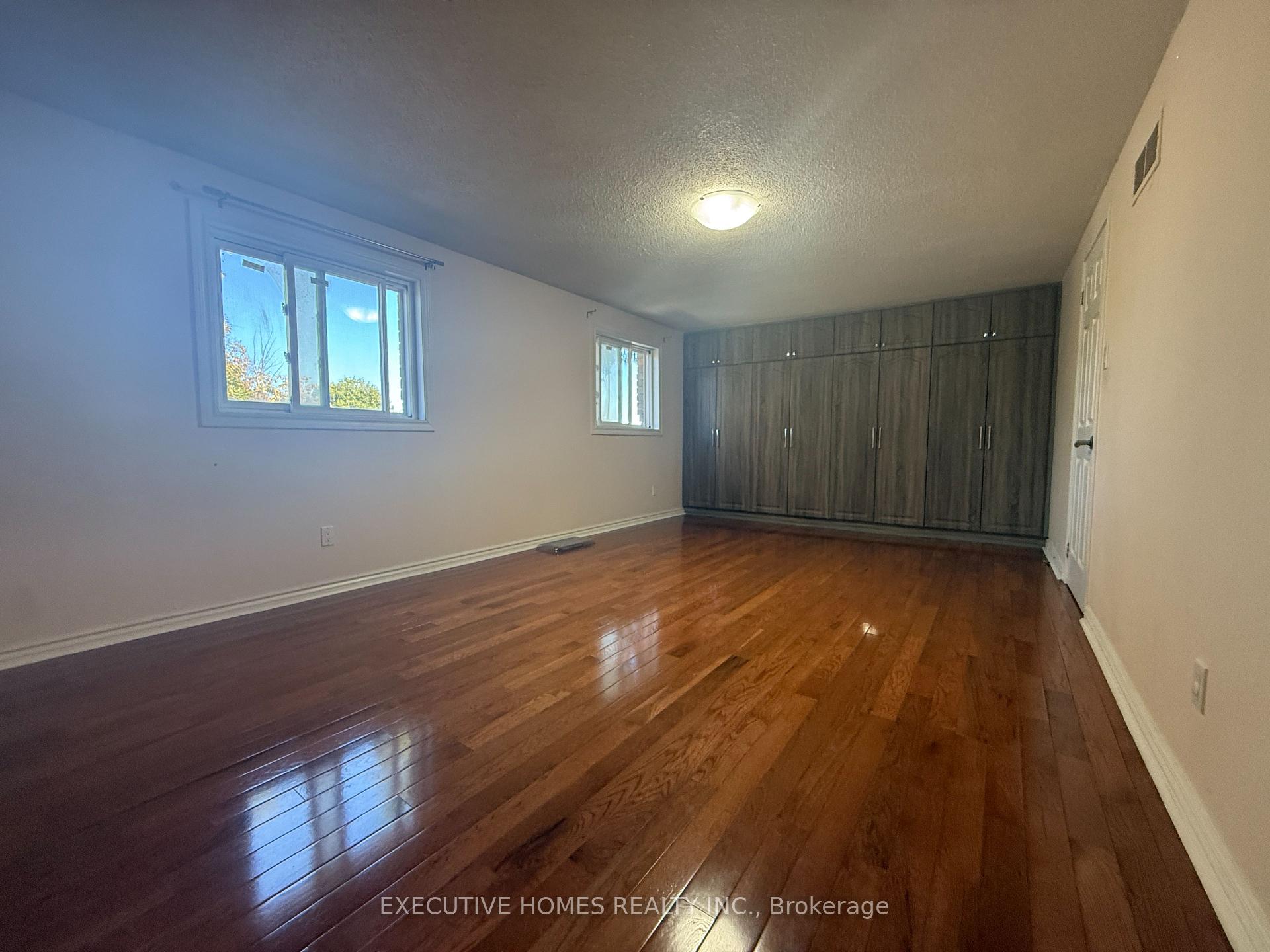 Photo 12 of 53 Chase Court, Markham, Milliken Mills East — HOMEH