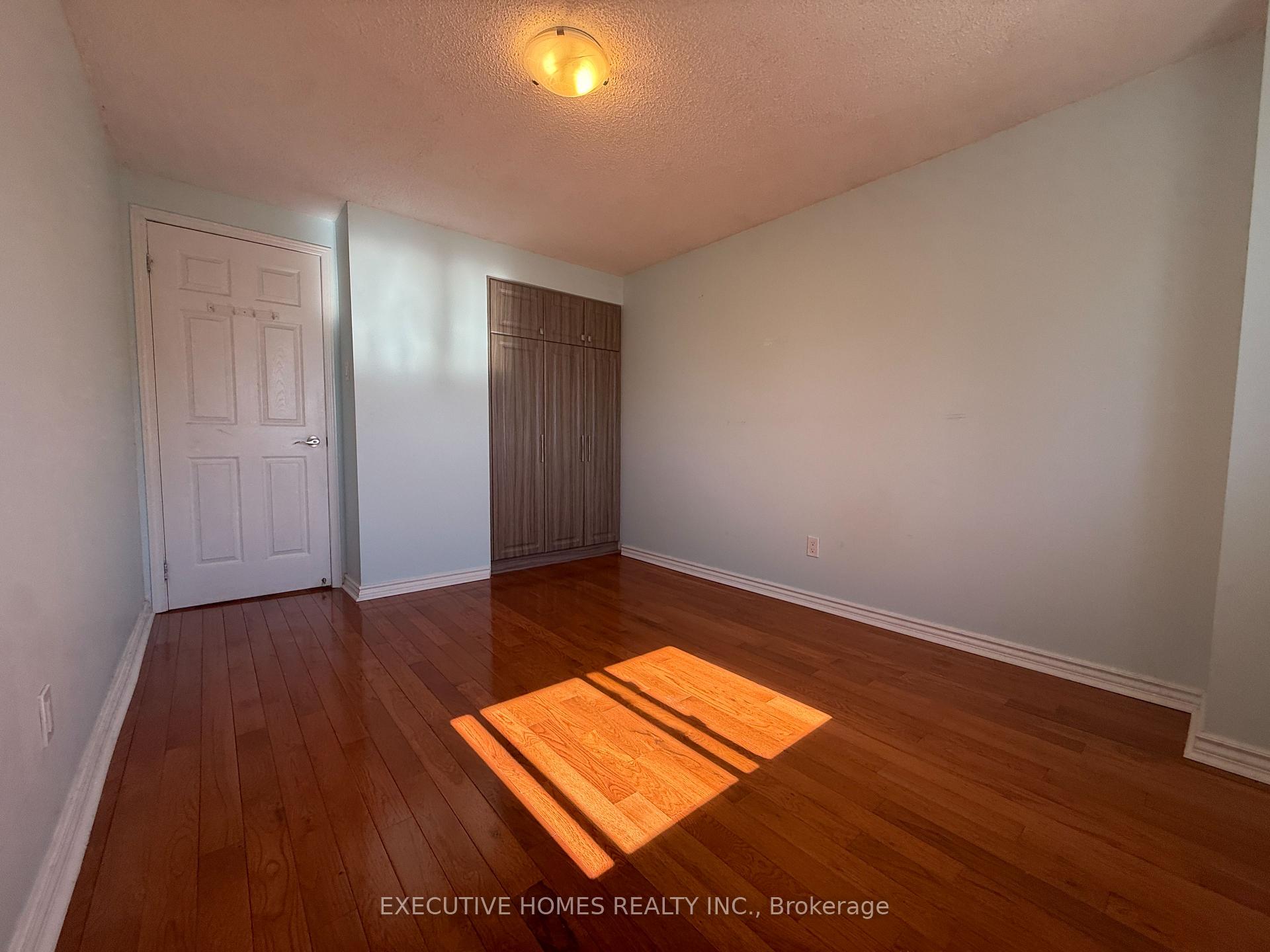Photo 18 of 53 Chase Court, Markham, Milliken Mills East — HOMEH