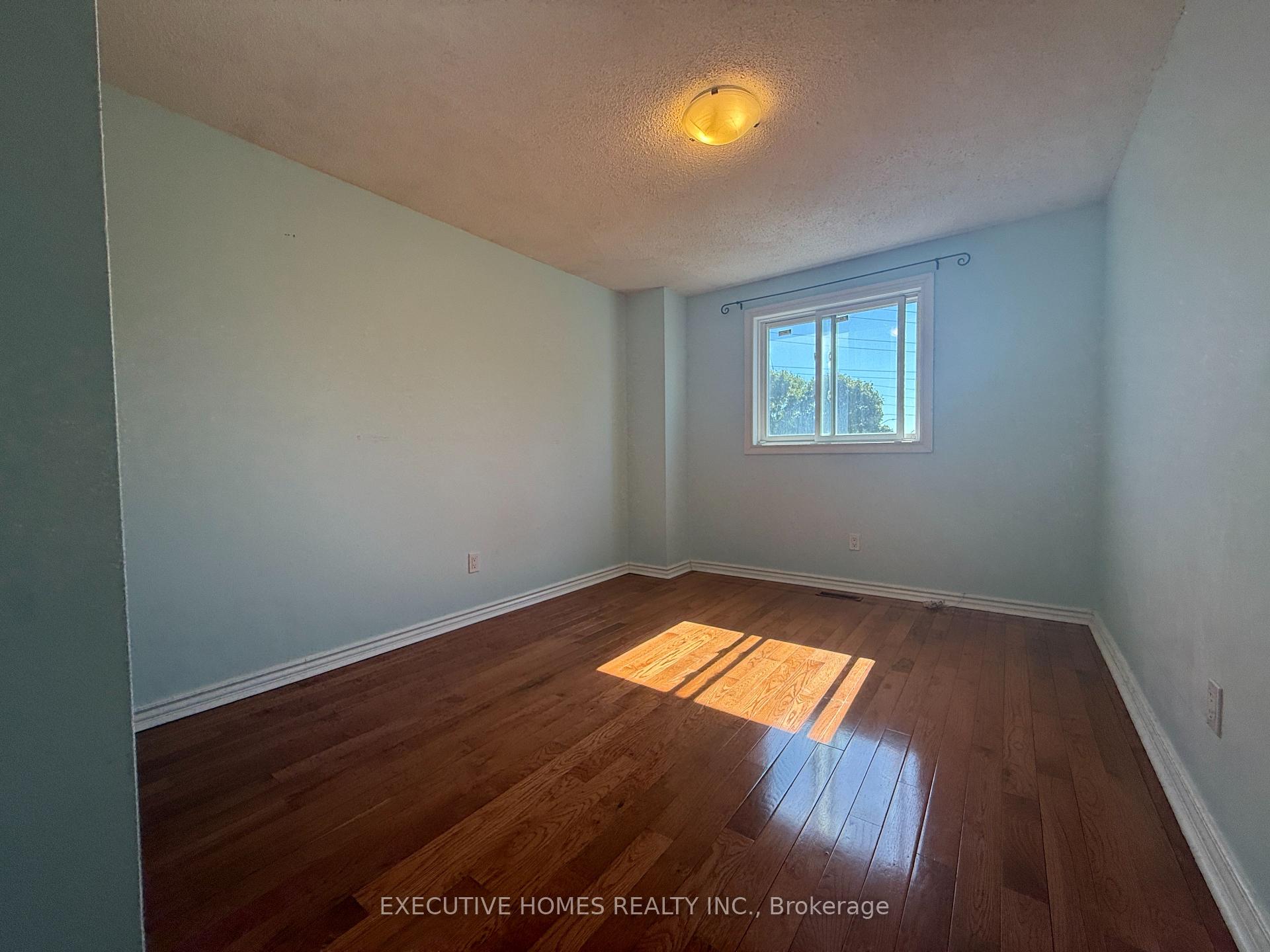 Photo 19 of 53 Chase Court, Markham, Milliken Mills East — HOMEH