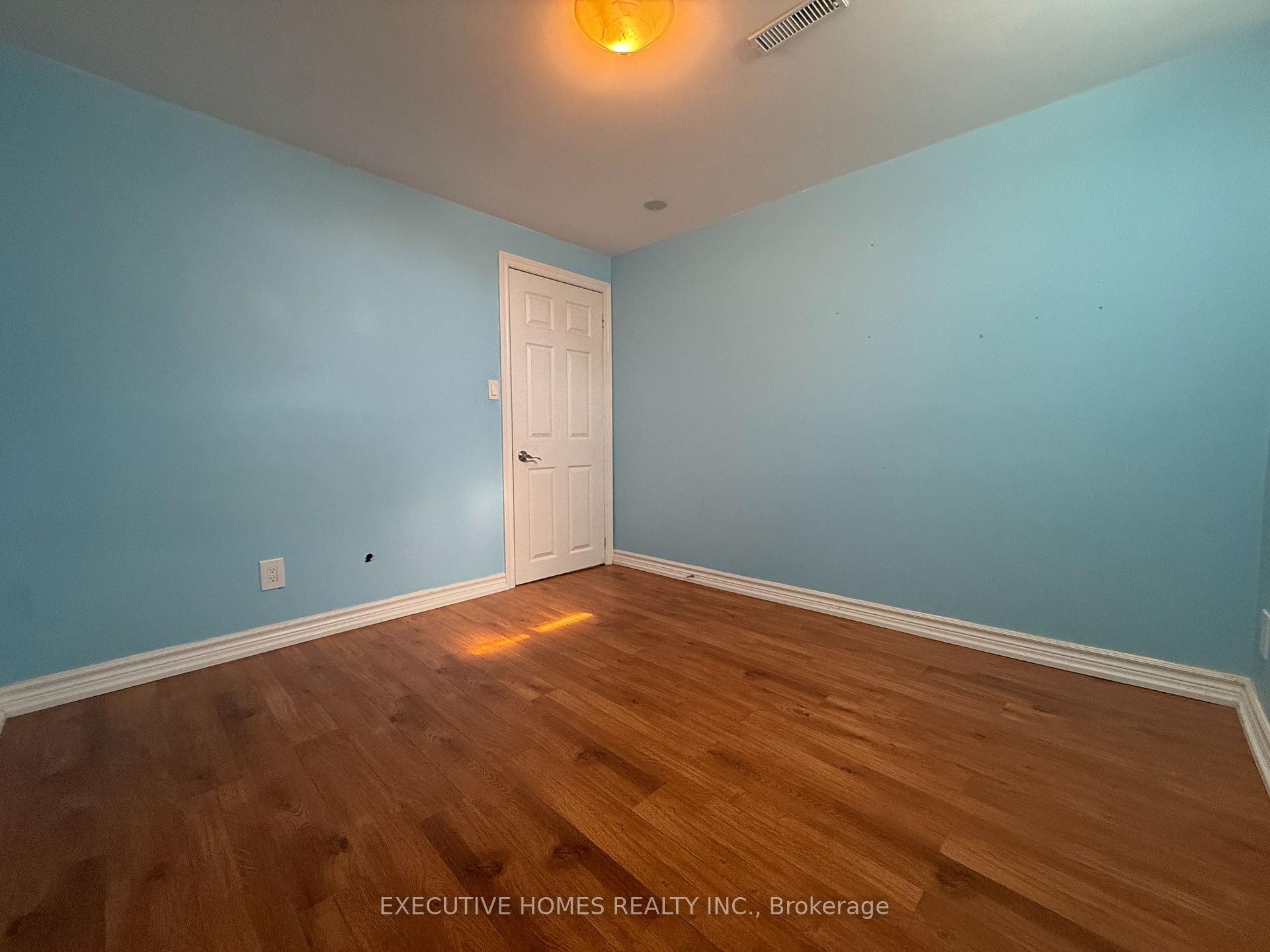 Photo 23 of 53 Chase Court, Markham, Milliken Mills East — HOMEH