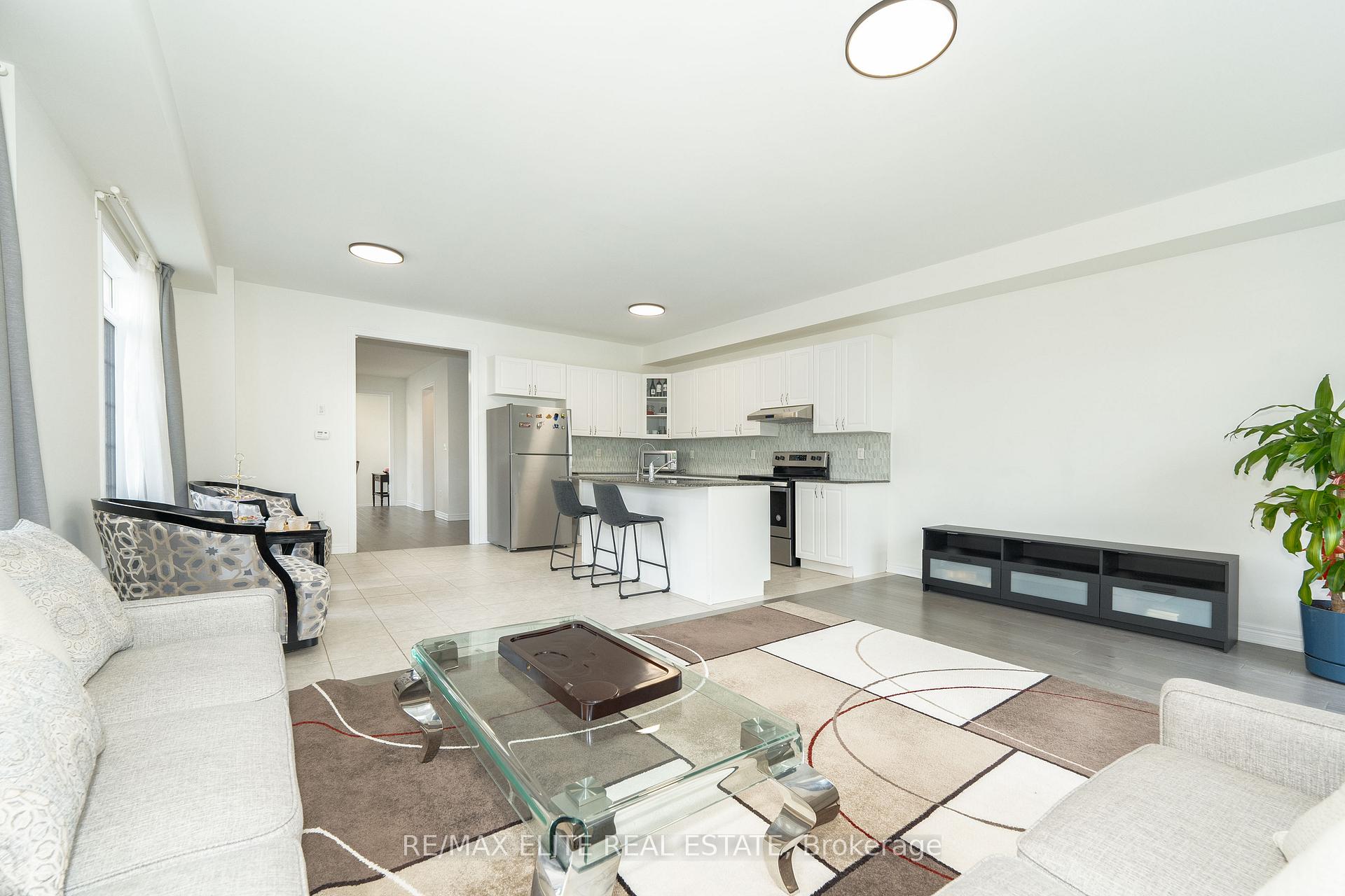 Photo 15 of 32 Titan Trail, Markham, Cedarwood — HOMEH