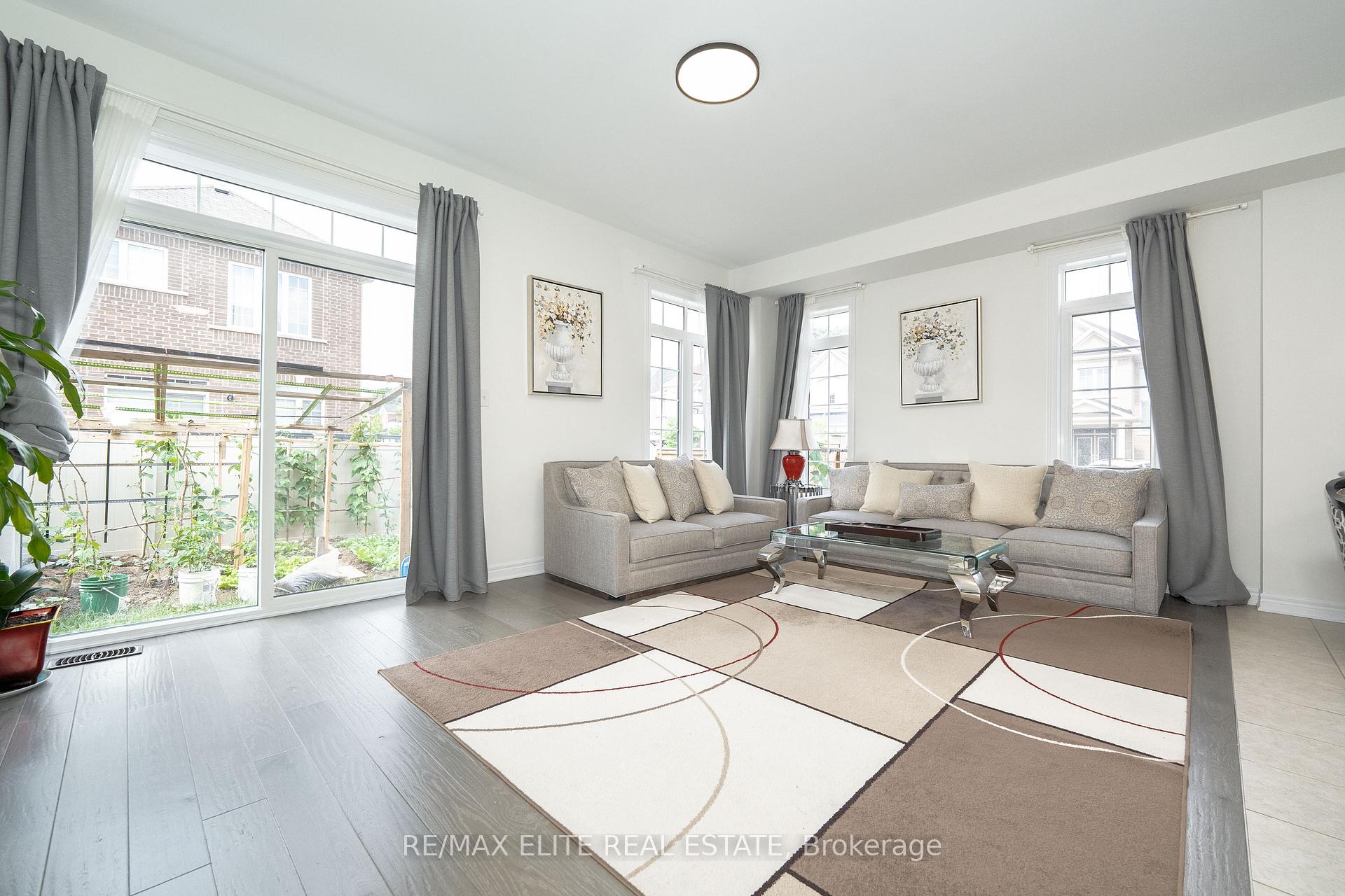 Photo 18 of 32 Titan Trail, Markham, Cedarwood — HOMEH