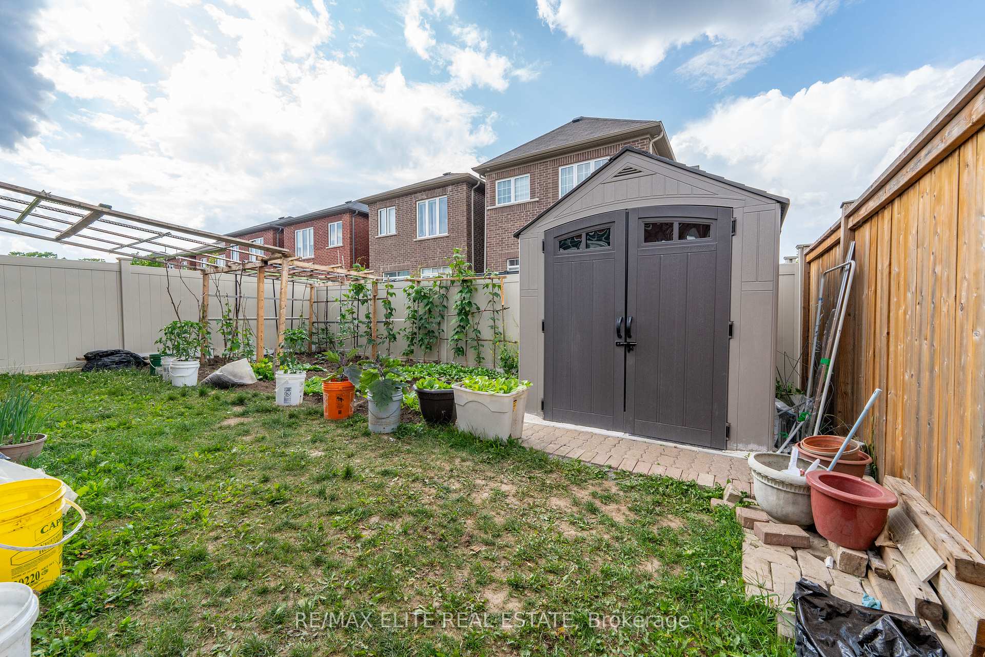 Photo 38 of 32 Titan Trail, Markham, Cedarwood — HOMEH